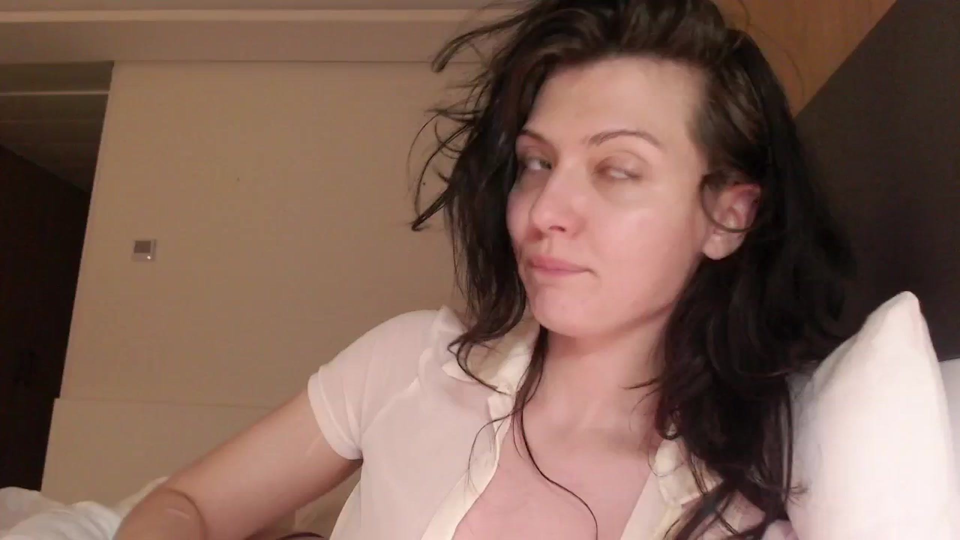 Gallery image thumbnail from RoomToAvoid's myfreecams stream on, 08/31/2024, 21:10 image 1 of 20