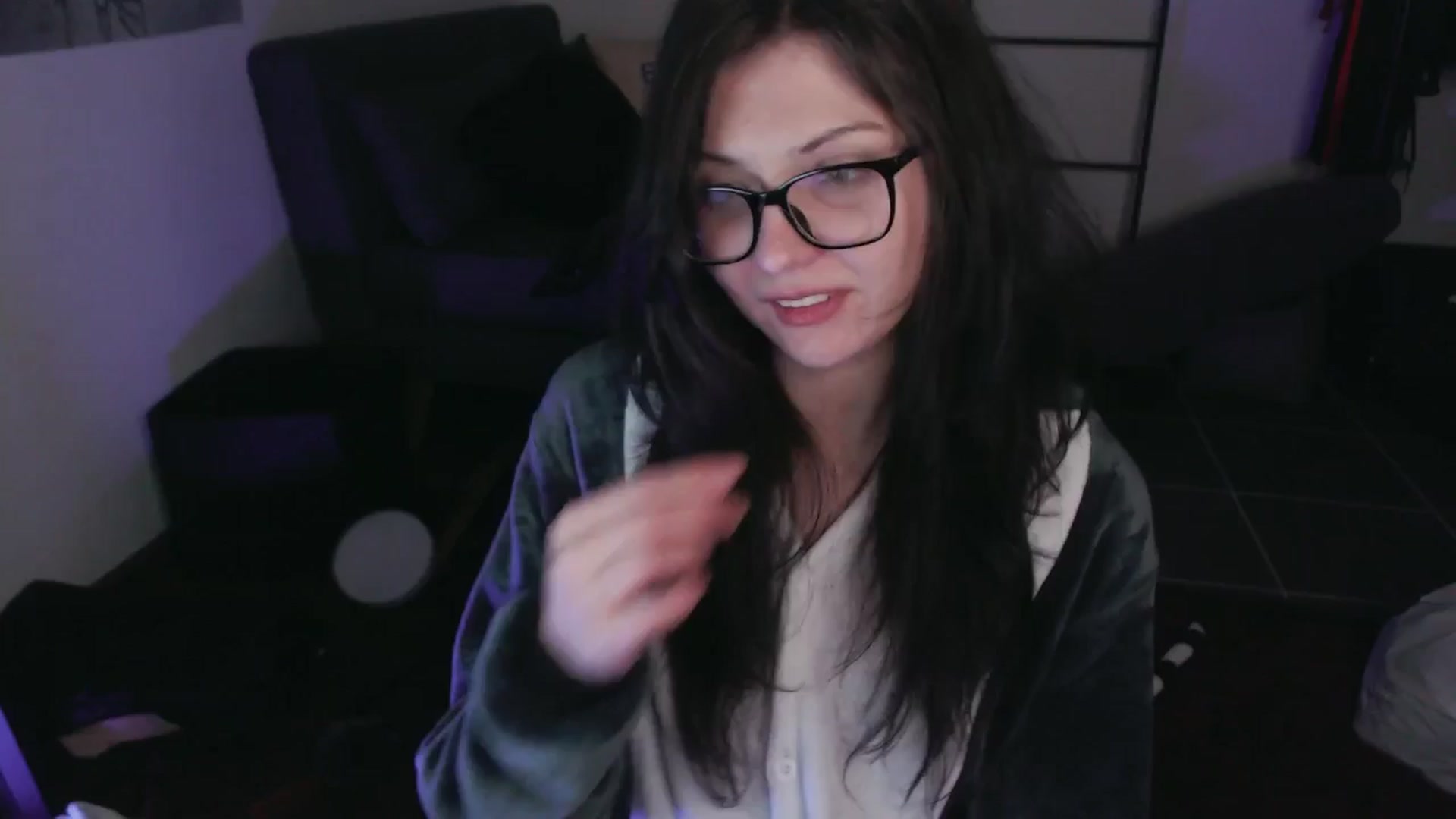 Gallery image thumbnail from RoomToAvoid's myfreecams stream on, 09/20/2024, 04:50 image 16 of 20