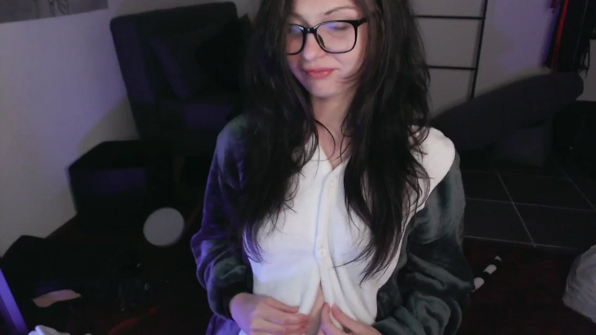 Gallery image thumbnail from RoomToAvoid's myfreecams stream on, 09/20/2024, 04:50 image 17 of 20