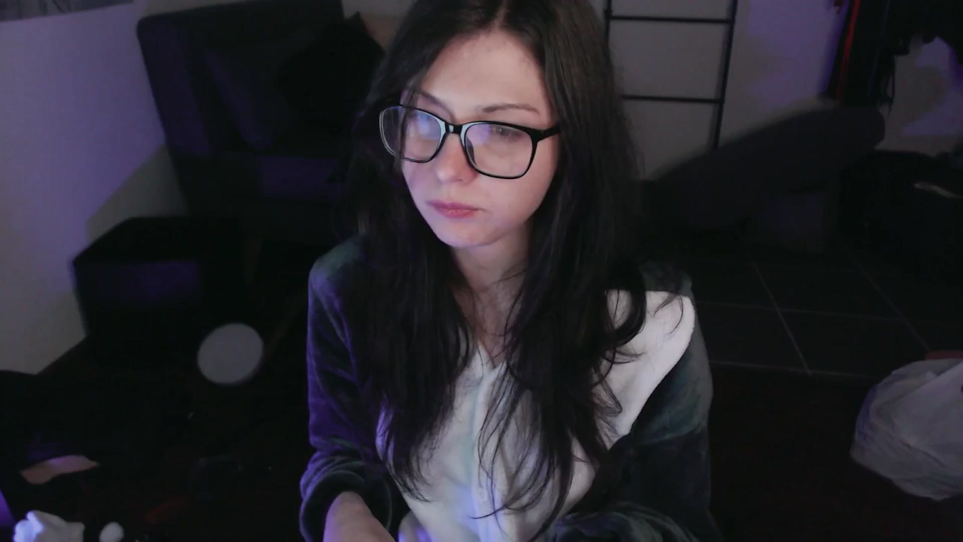 Gallery image thumbnail from RoomToAvoid's myfreecams stream on, 09/20/2024, 04:50 image 13 of 20