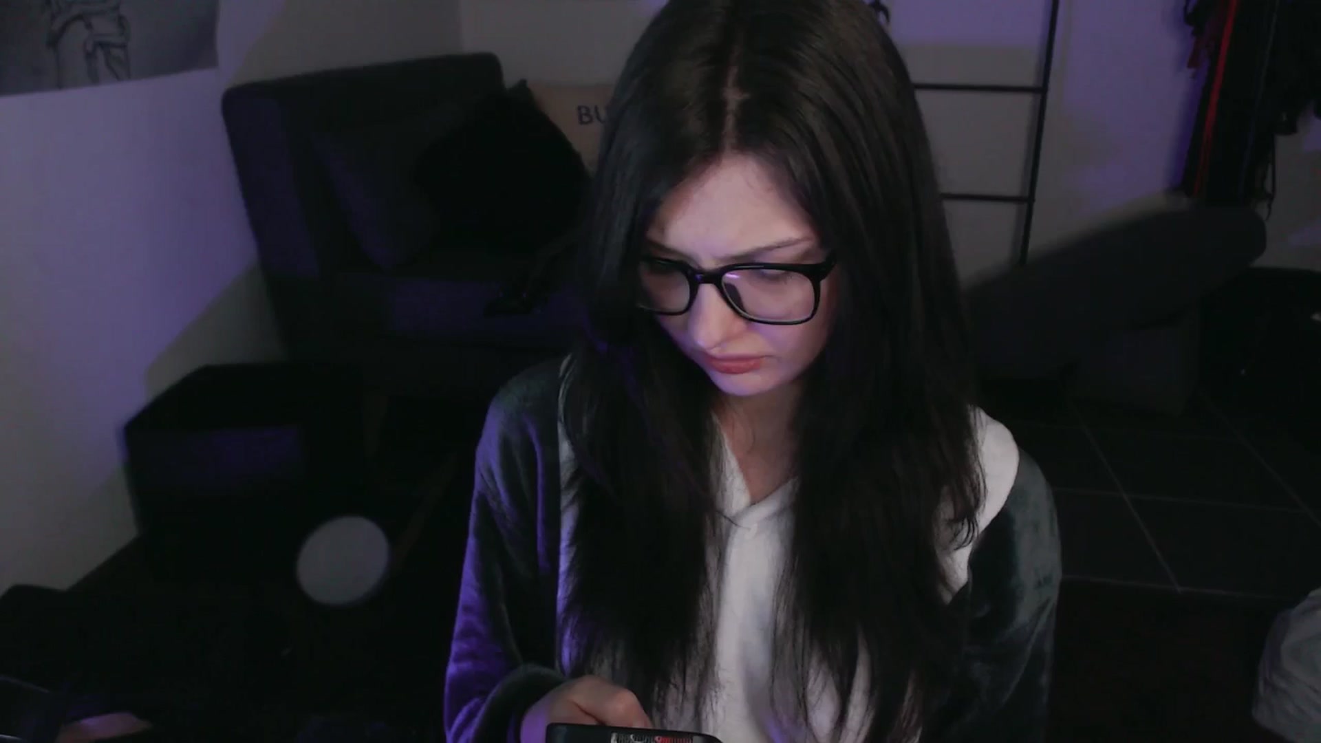 Gallery image thumbnail from RoomToAvoid's myfreecams stream on, 09/20/2024, 04:50 image 1 of 20