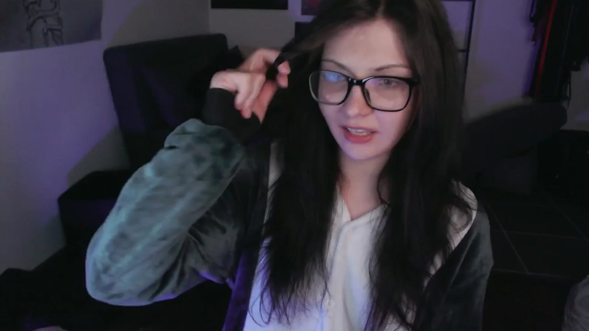 Gallery image thumbnail from RoomToAvoid's myfreecams stream on, 09/20/2024, 04:50 image 4 of 20