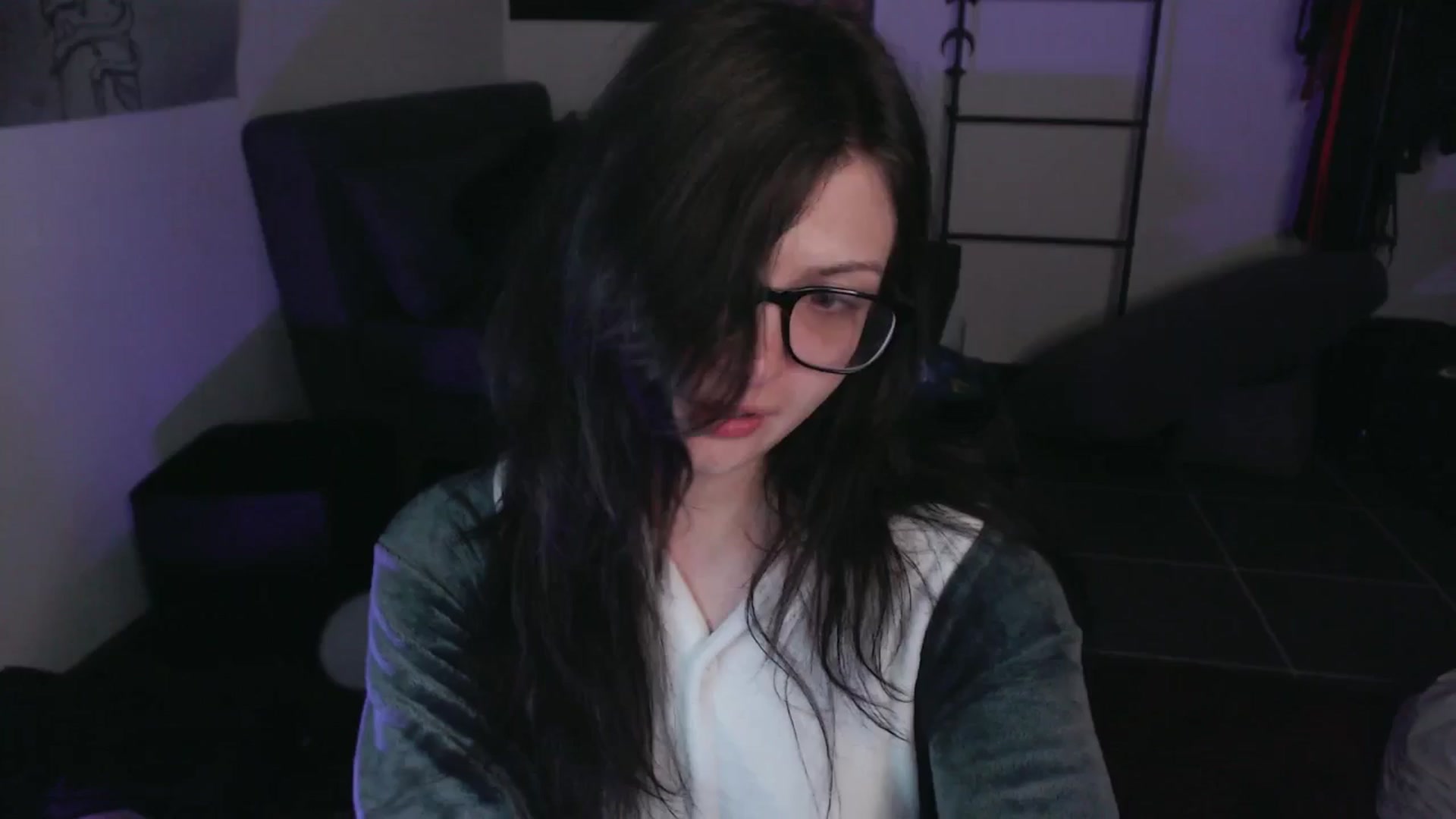 Gallery image thumbnail from RoomToAvoid's myfreecams stream on, 09/20/2024, 04:50 image 9 of 20