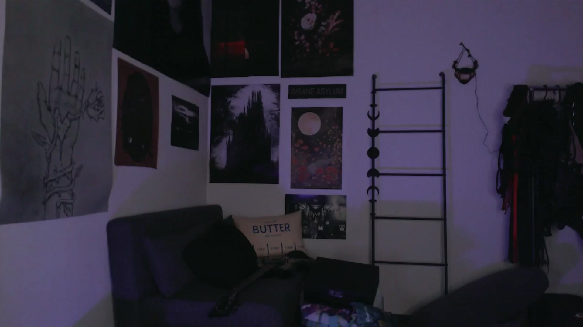 Gallery image thumbnail from RoomToAvoid's myfreecams stream on, 09/20/2024, 04:50 image 11 of 20