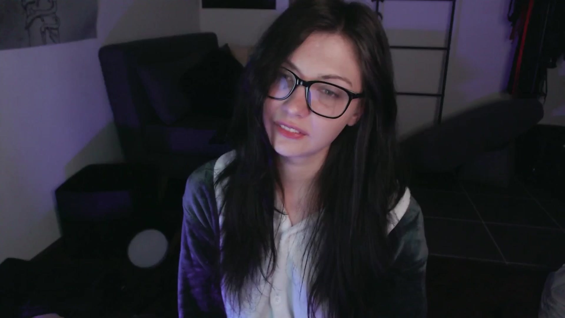 Gallery image thumbnail from RoomToAvoid's myfreecams stream on, 09/20/2024, 04:50 image 6 of 20