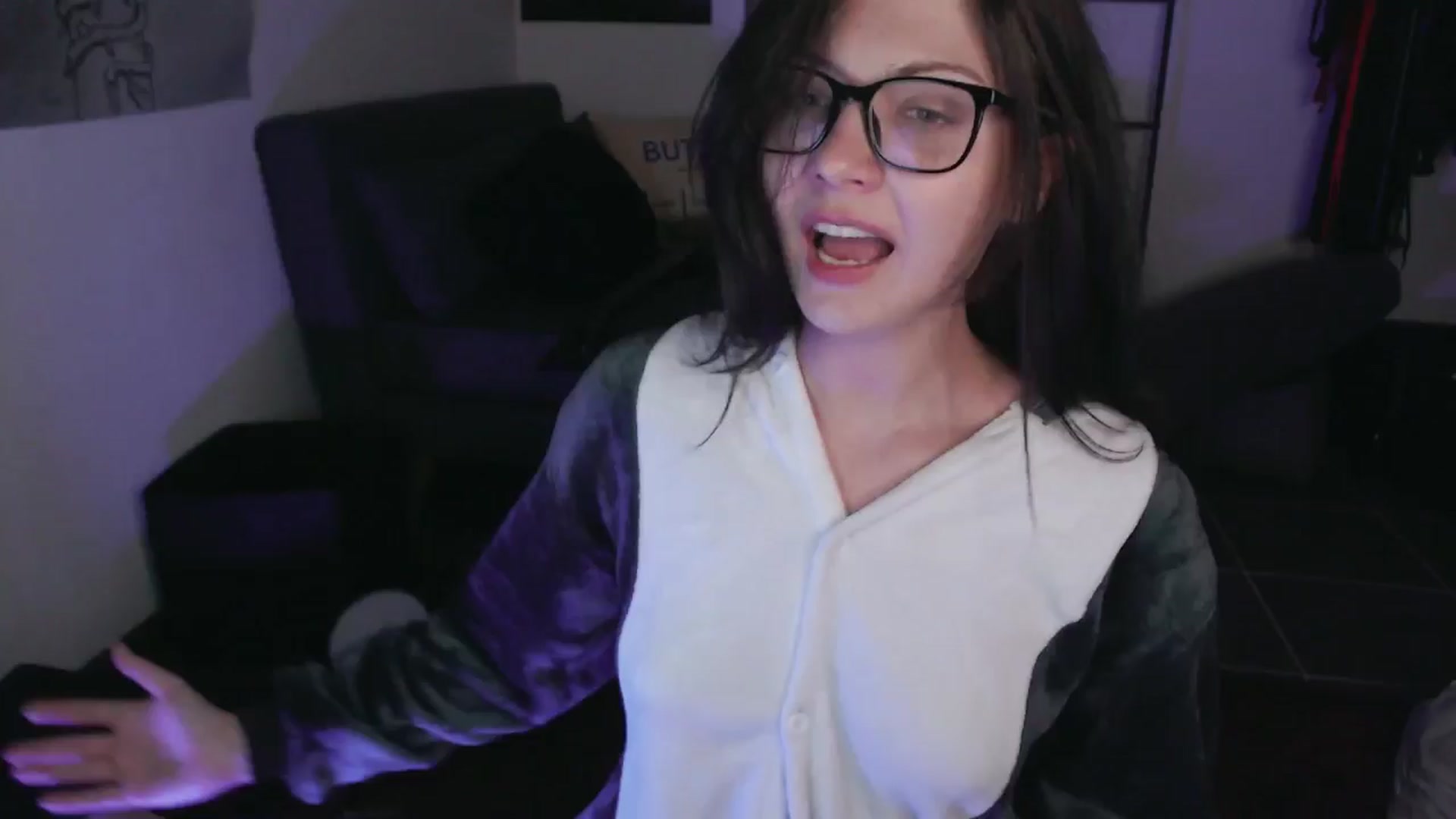 Gallery image thumbnail from RoomToAvoid's myfreecams stream on, 09/20/2024, 04:50 image 5 of 20