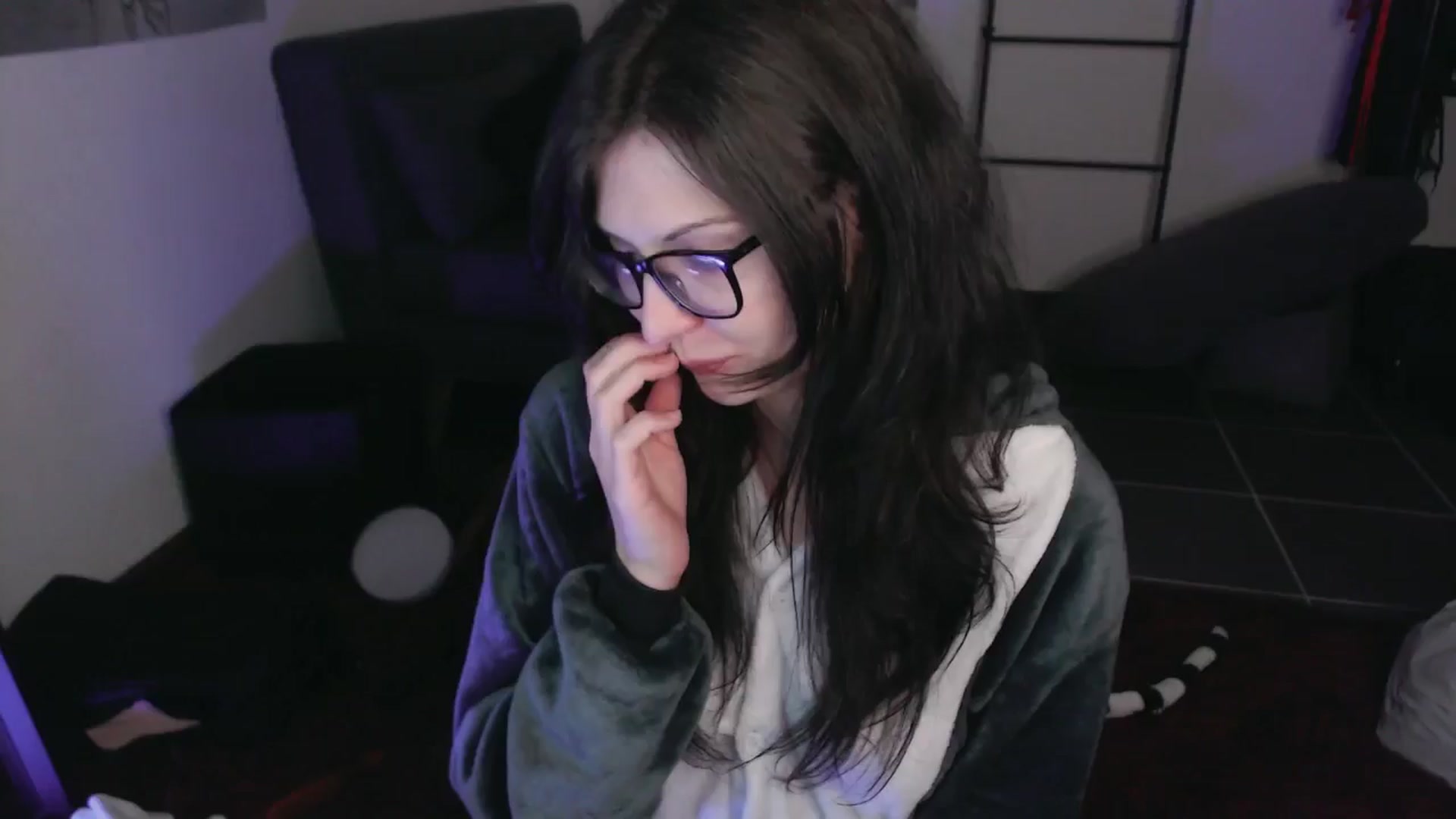 Gallery image thumbnail from RoomToAvoid's myfreecams stream on, 09/20/2024, 04:50 image 18 of 20