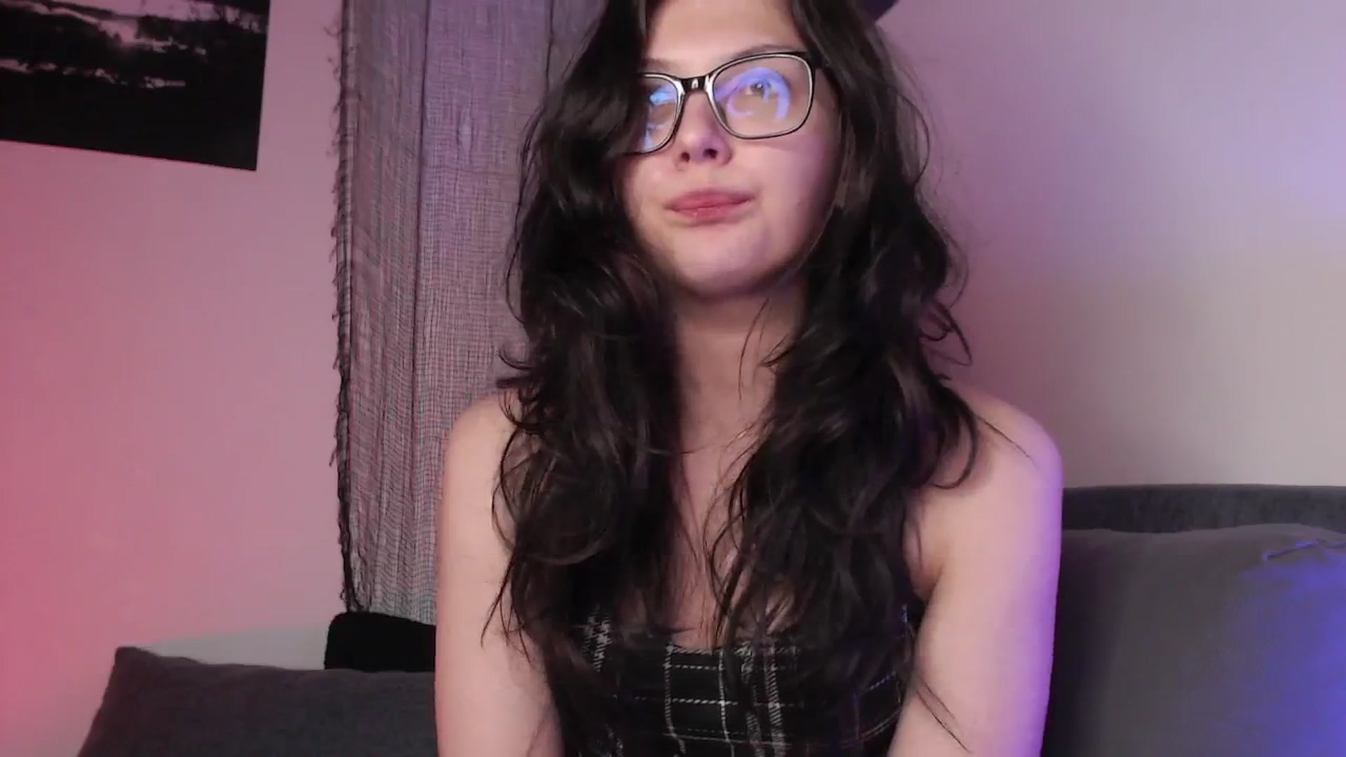 Gallery image thumbnail from RoomToAvoid's myfreecams stream on, 10/01/2024, 06:49 image 13 of 20