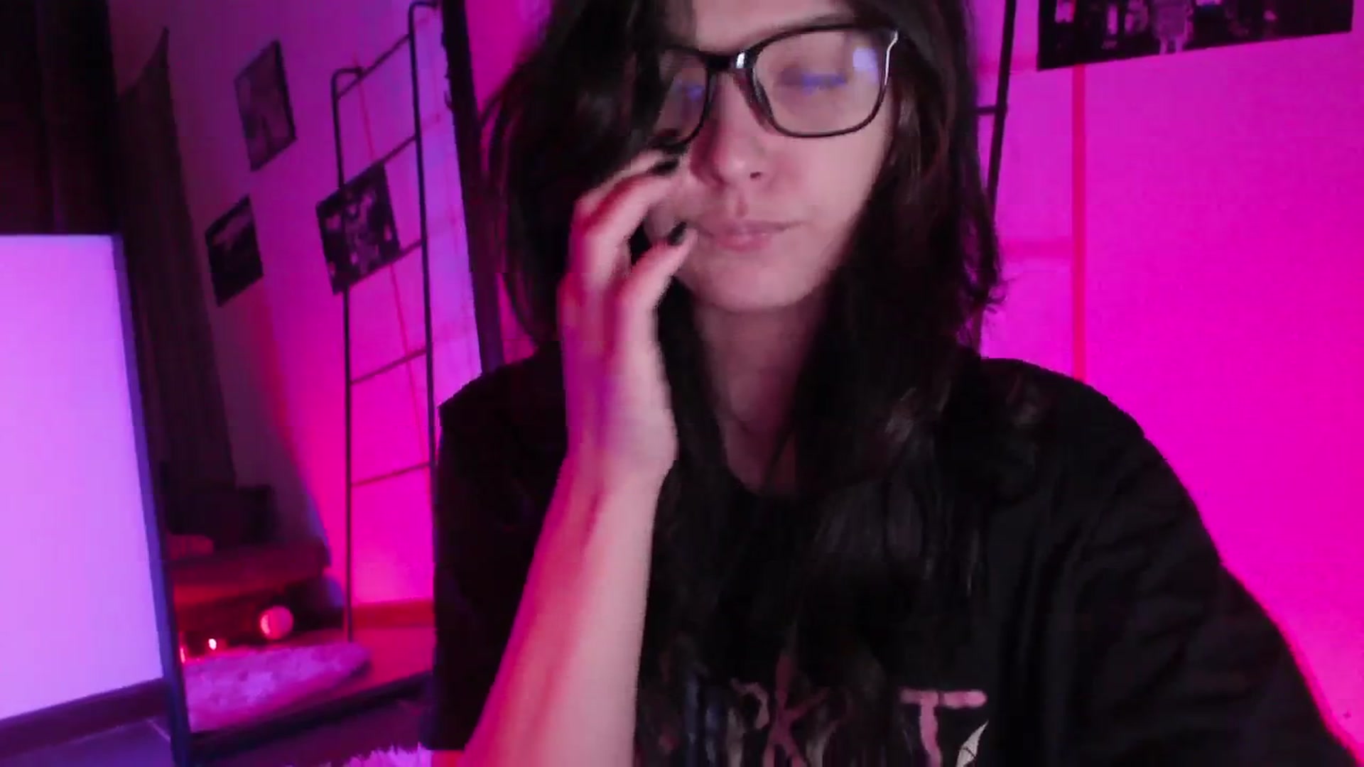 Gallery image thumbnail from RoomToAvoid's myfreecams stream on, 10/02/2024, 05:27 image 7 of 20