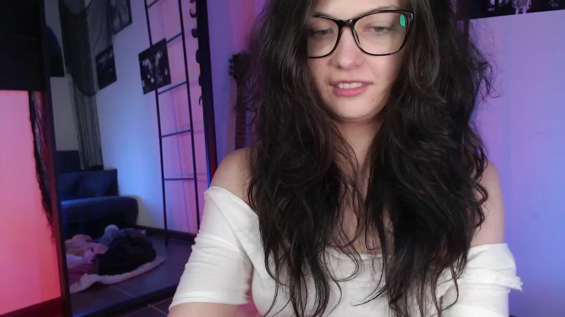Gallery image thumbnail from RoomToAvoid's myfreecams stream on, 10/04/2024, 07:02 image 3 of 20