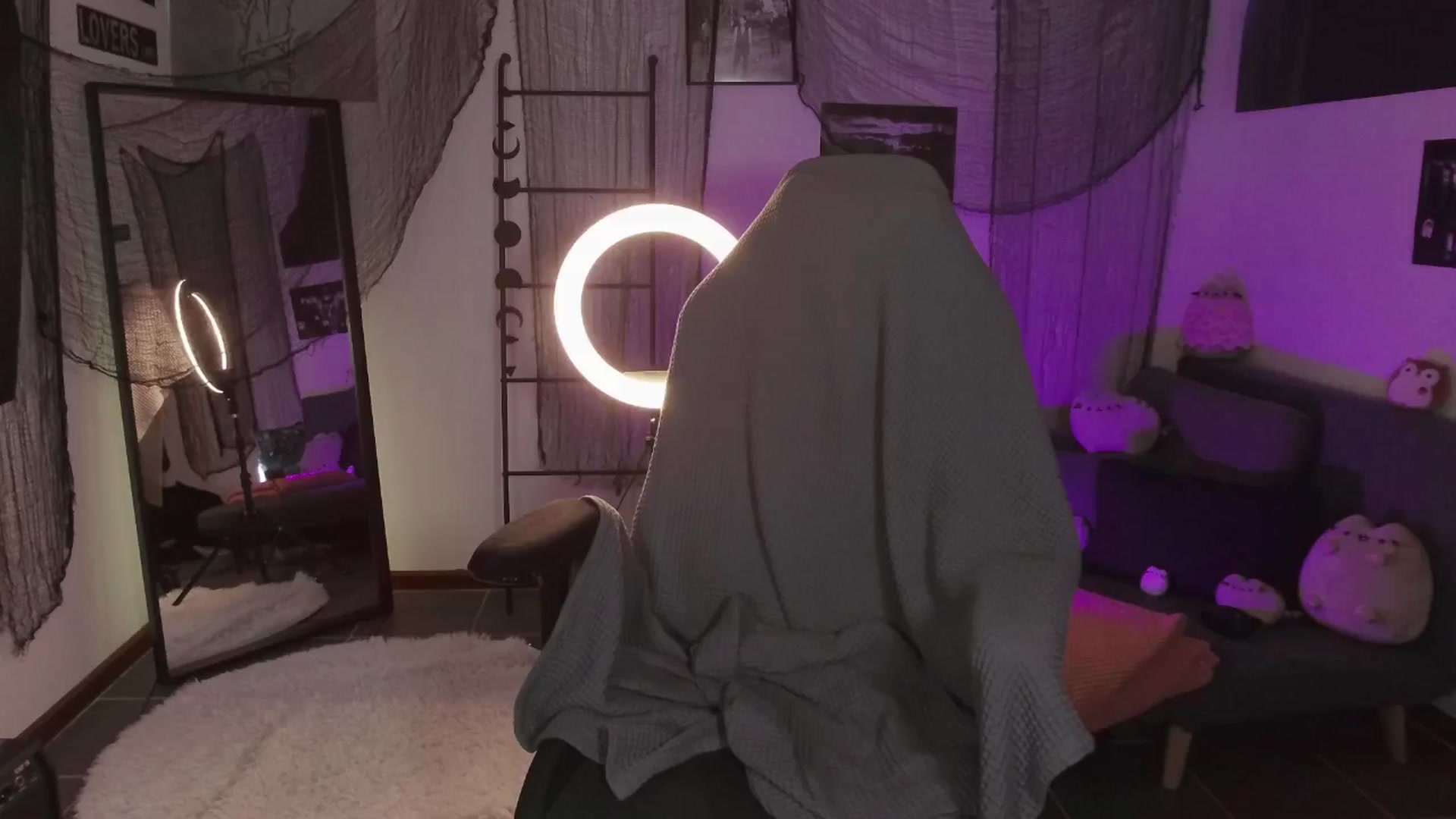 Gallery image thumbnail from RoomToAvoid's myfreecams stream on, 10/10/2024, 04:16 image 14 of 20