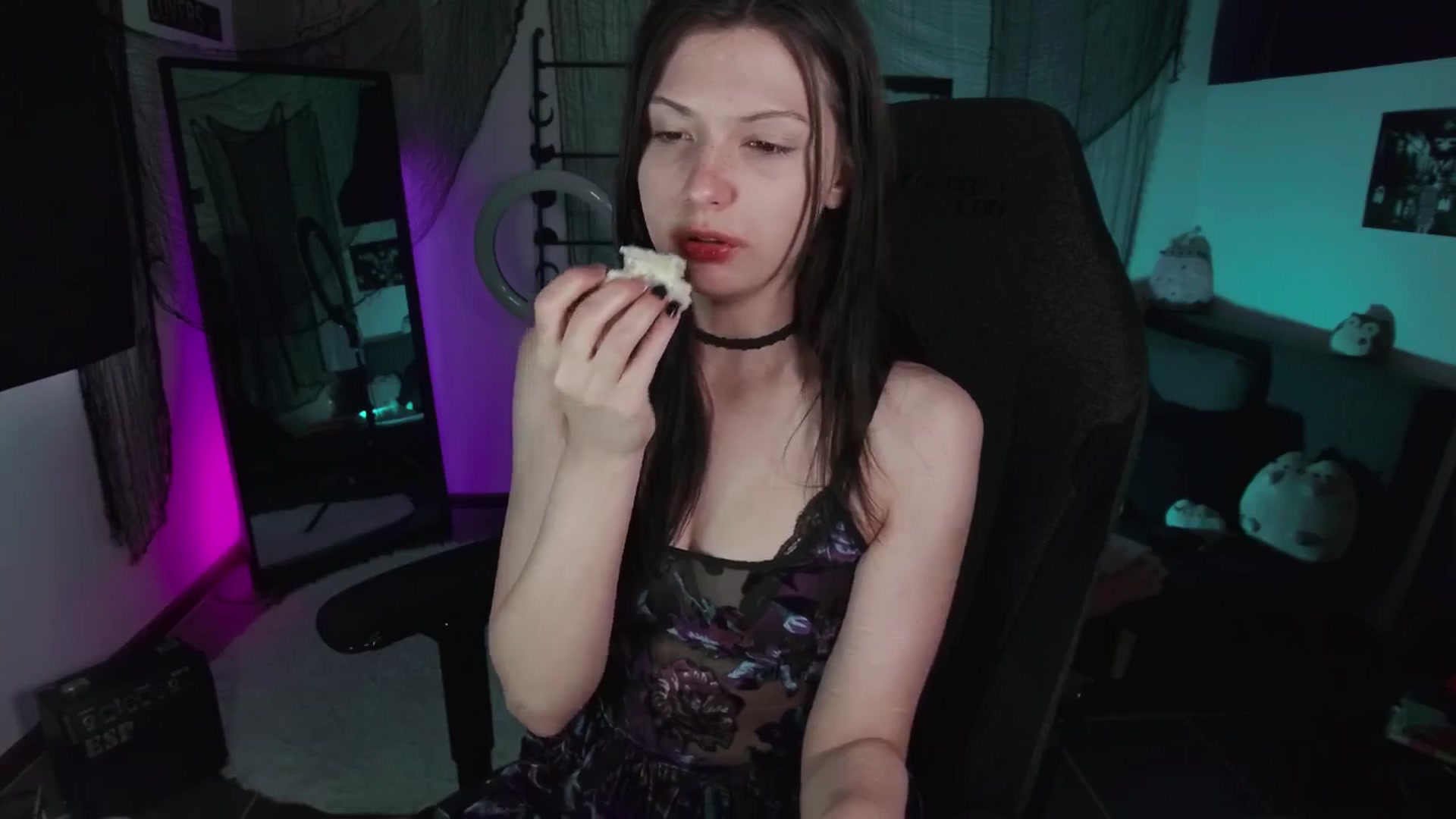 Gallery image thumbnail from RoomToAvoid's myfreecams stream on, 10/11/2024, 03:27 image 7 of 20
