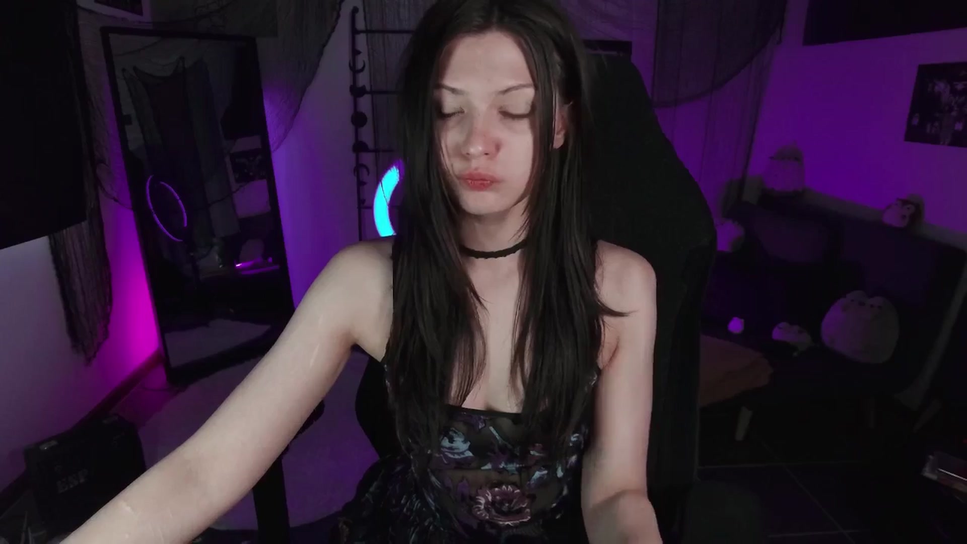 Gallery image thumbnail from RoomToAvoid's myfreecams stream on, 10/11/2024, 03:27 image 11 of 20