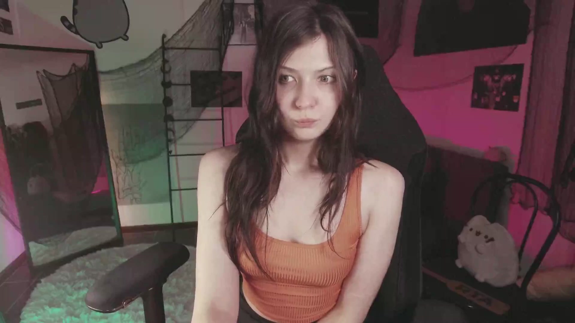 Gallery image thumbnail from RoomToAvoid's myfreecams stream on, 10/14/2024, 07:55 image 14 of 20