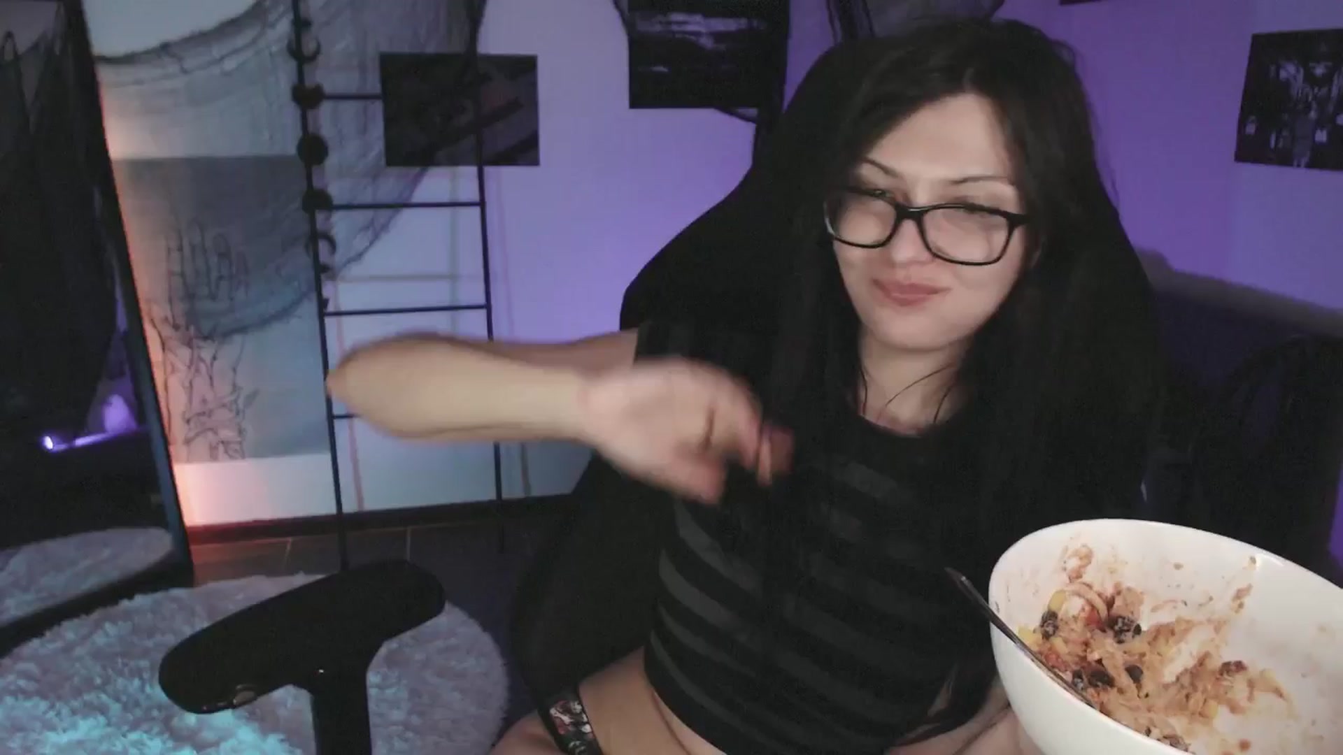 Gallery image thumbnail from RoomToAvoid's myfreecams stream on, 10/15/2024, 05:27 image 11 of 20