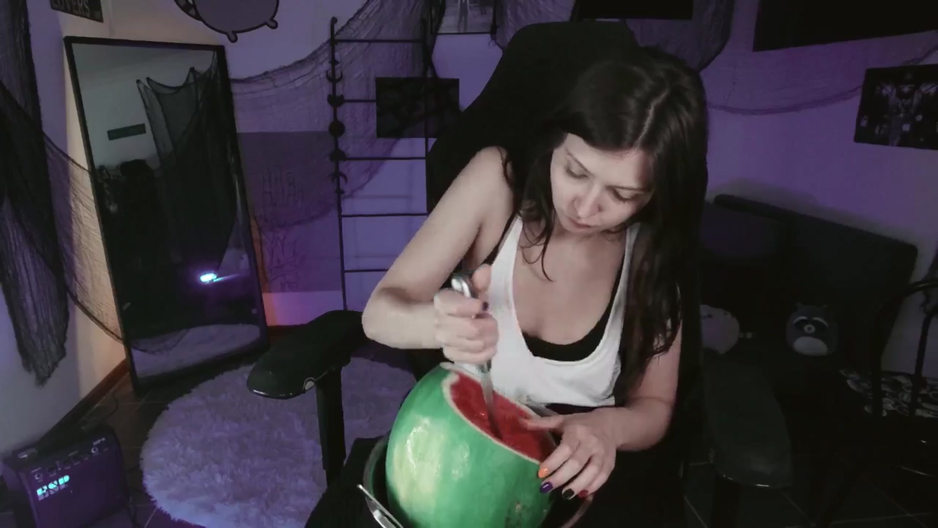 Gallery image thumbnail from RoomToAvoid's myfreecams stream on, 10/16/2024, 04:27 image 18 of 20