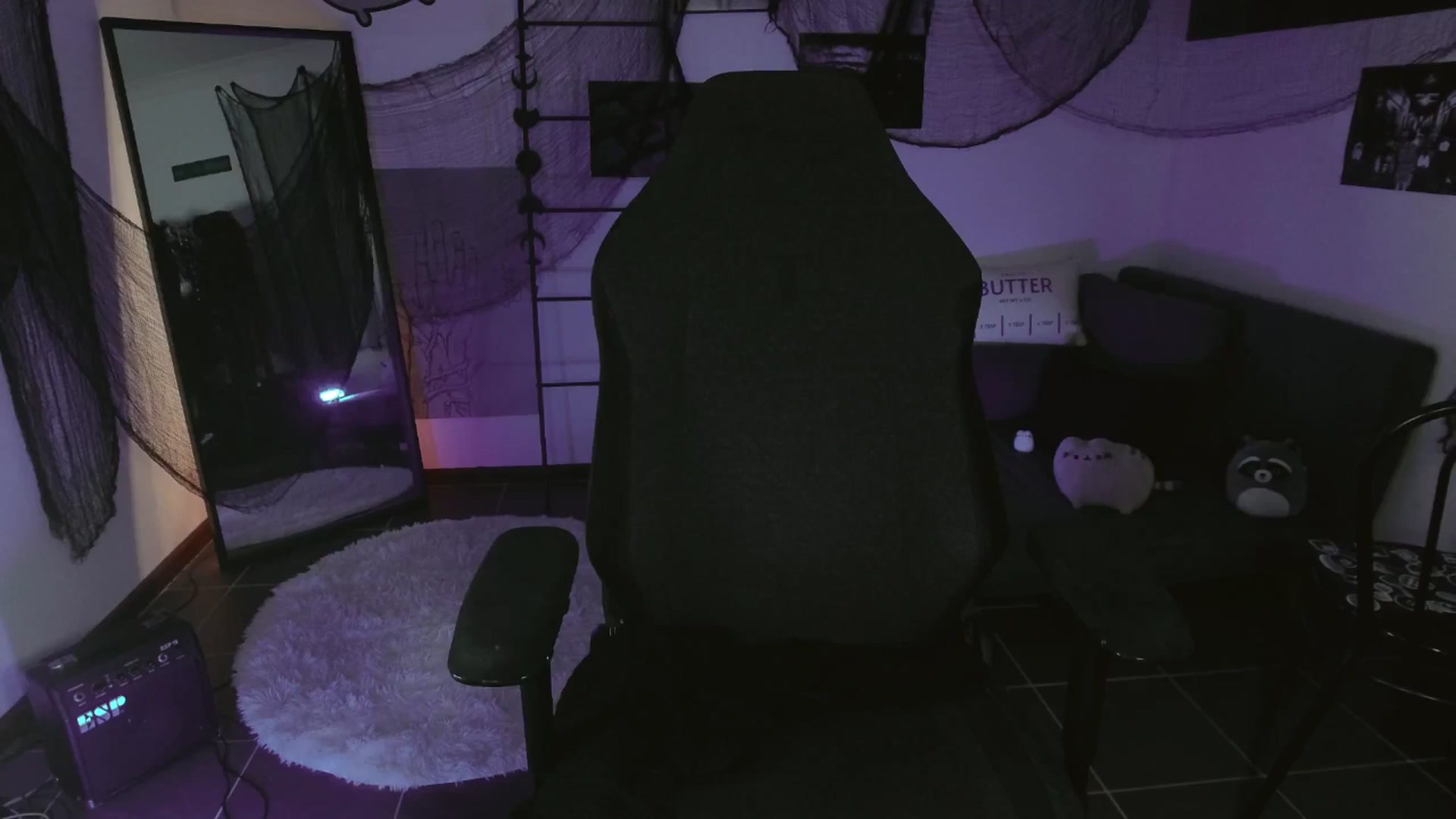 Gallery image thumbnail from RoomToAvoid's myfreecams stream on, 10/16/2024, 04:27 image 12 of 20