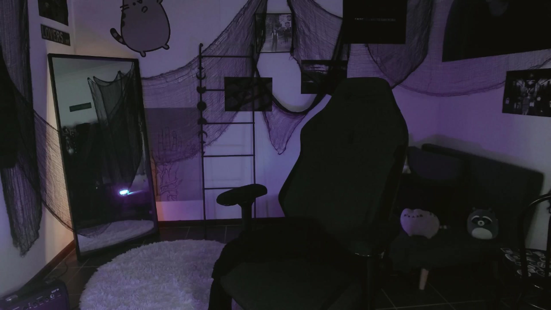 Gallery image thumbnail from RoomToAvoid's myfreecams stream on, 10/16/2024, 04:27 image 9 of 20