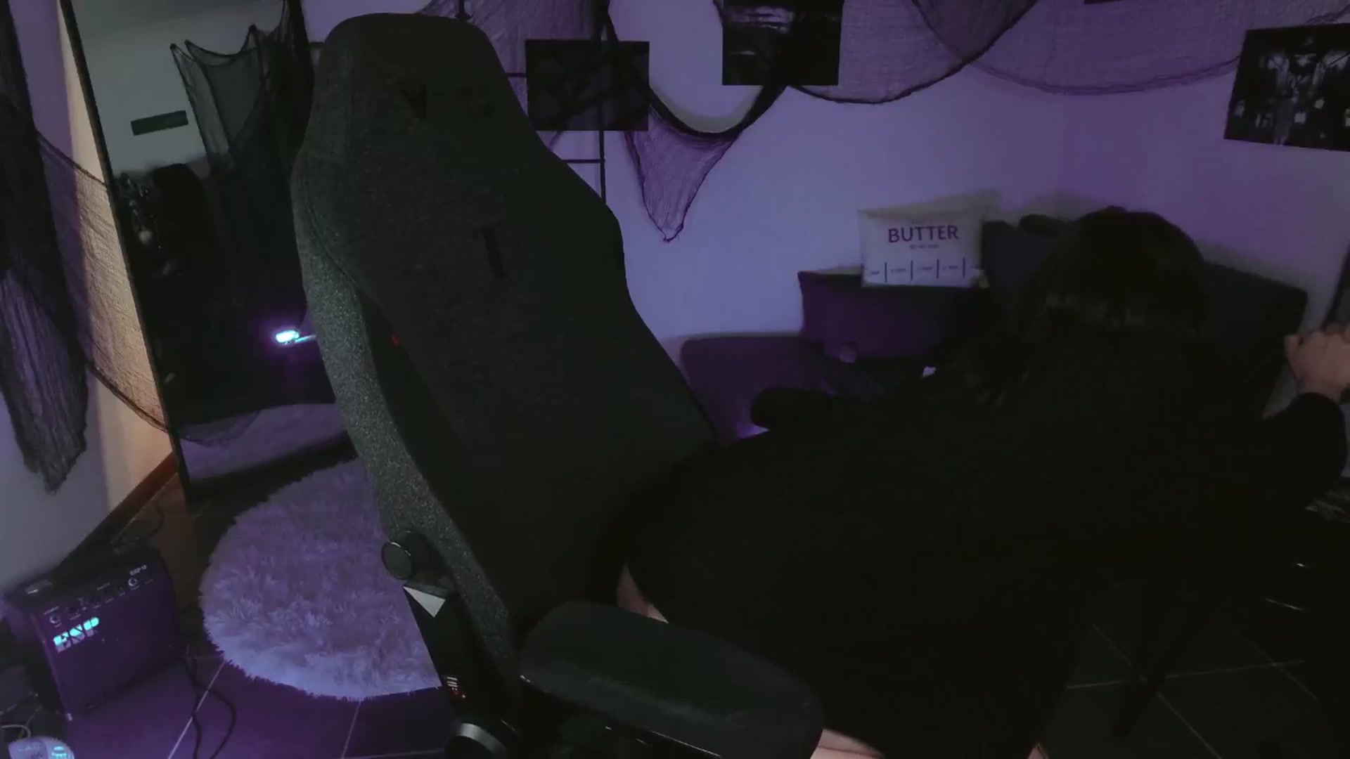 Gallery image thumbnail from RoomToAvoid's myfreecams stream on, 10/16/2024, 04:27 image 5 of 20
