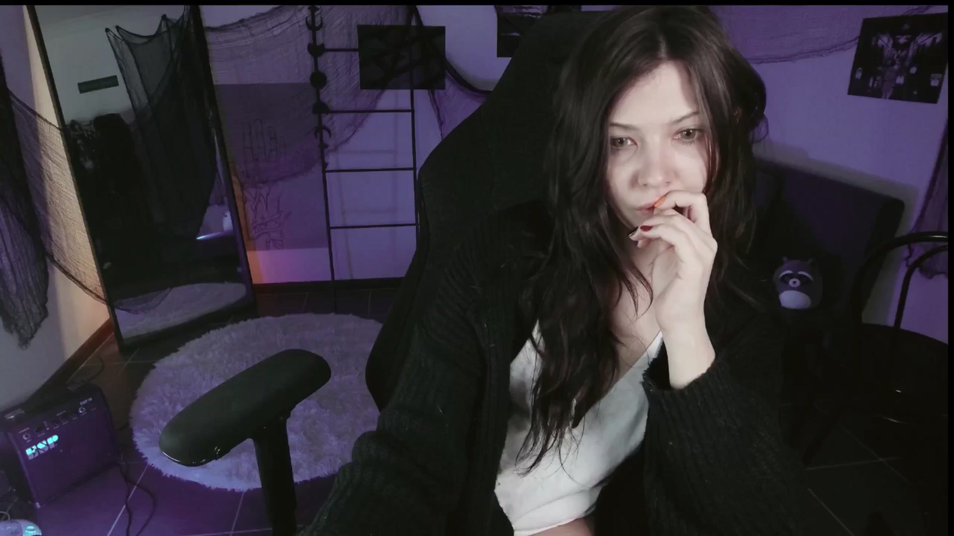 Gallery image thumbnail from RoomToAvoid's myfreecams stream on, 10/16/2024, 04:27 image 1 of 20