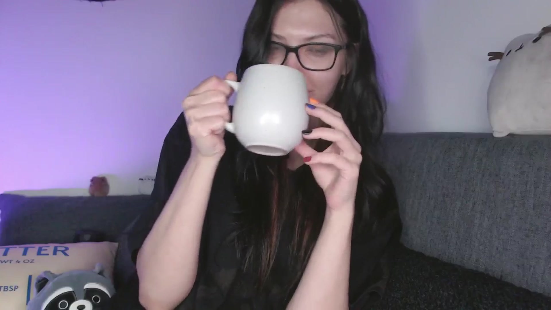 Gallery image thumbnail from RoomToAvoid's myfreecams stream on, 10/18/2024, 06:50 image 13 of 20