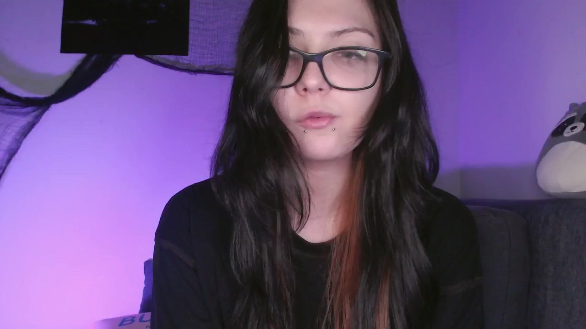Gallery image thumbnail from RoomToAvoid's myfreecams stream on, 10/18/2024, 06:50 image 3 of 20