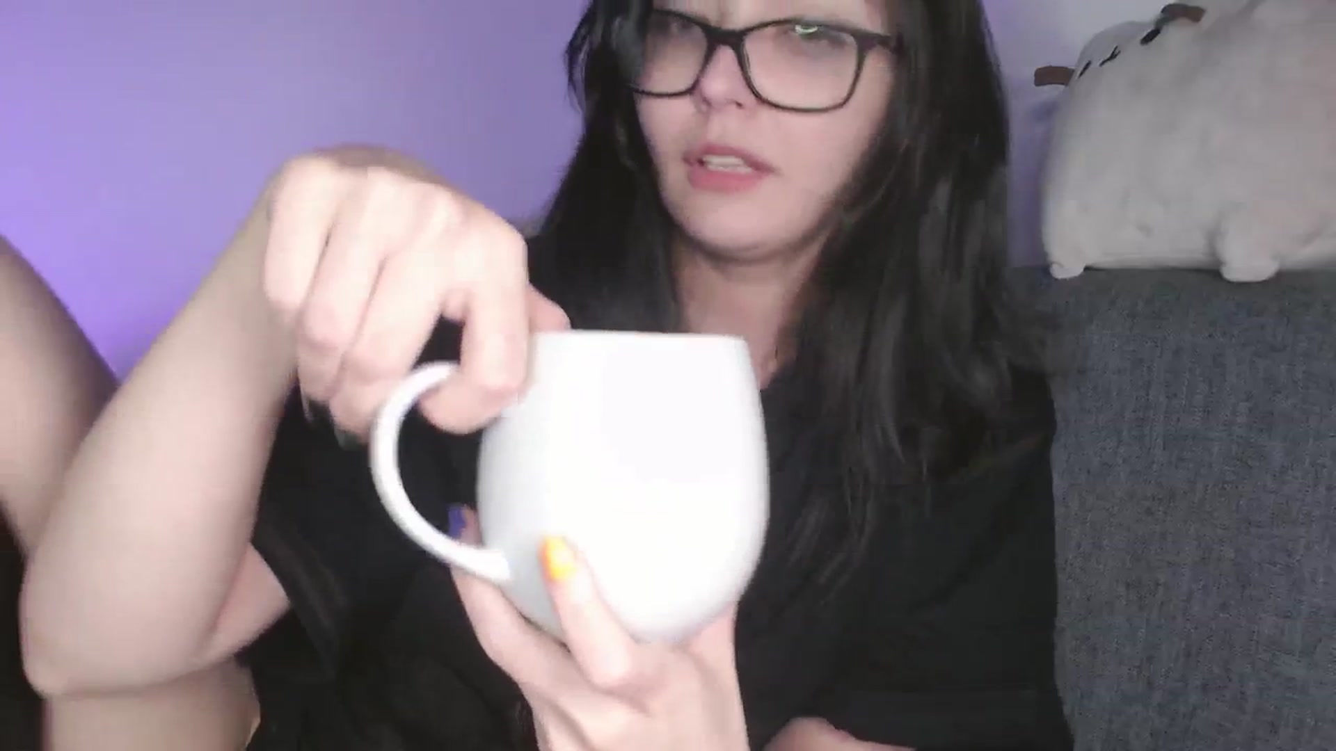 Gallery image thumbnail from RoomToAvoid's myfreecams stream on, 10/18/2024, 06:50 image 10 of 20