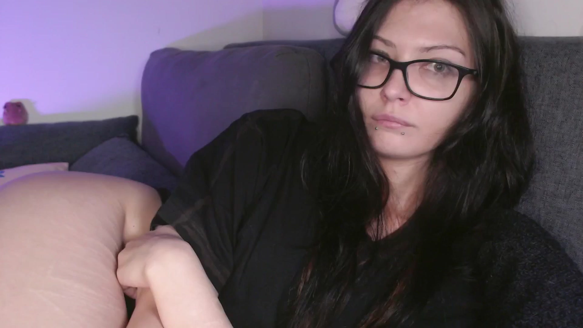 Gallery image thumbnail from RoomToAvoid's myfreecams stream on, 10/18/2024, 06:50 image 1 of 20