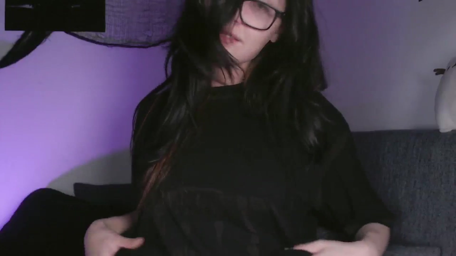 Gallery image thumbnail from RoomToAvoid's myfreecams stream on, 10/18/2024, 06:50 image 16 of 20