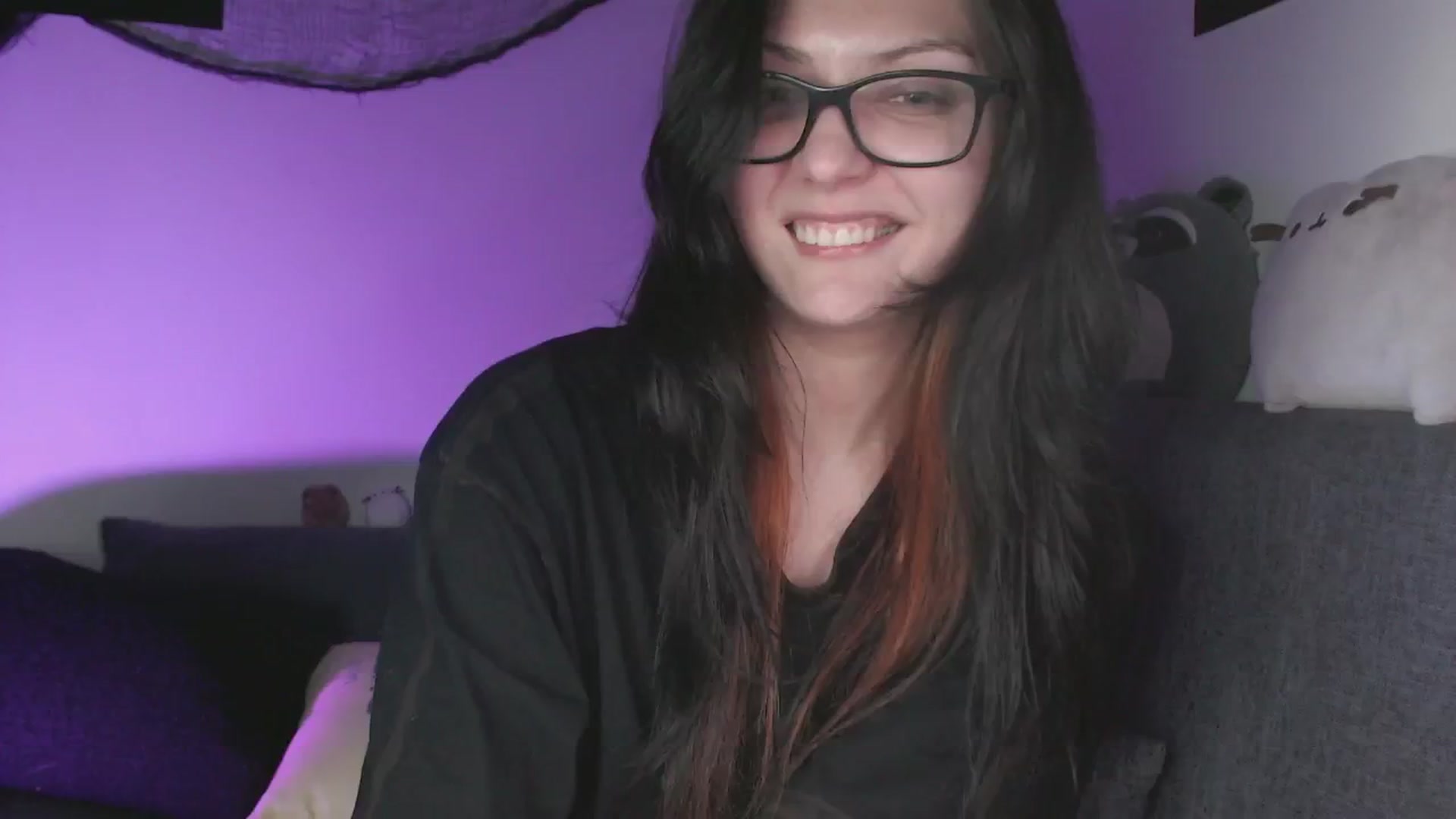 Gallery image thumbnail from RoomToAvoid's myfreecams stream on, 10/18/2024, 07:57 image 9 of 20