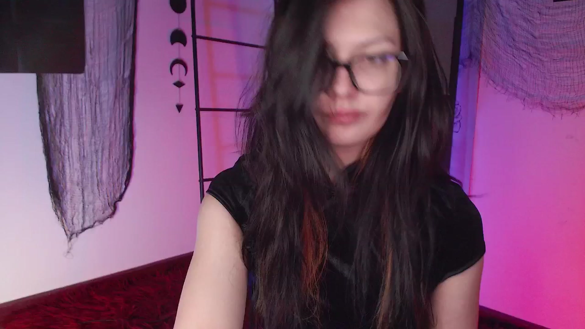 Gallery image thumbnail from RoomToAvoid's myfreecams stream on, 10/21/2024, 04:35 image 1 of 20
