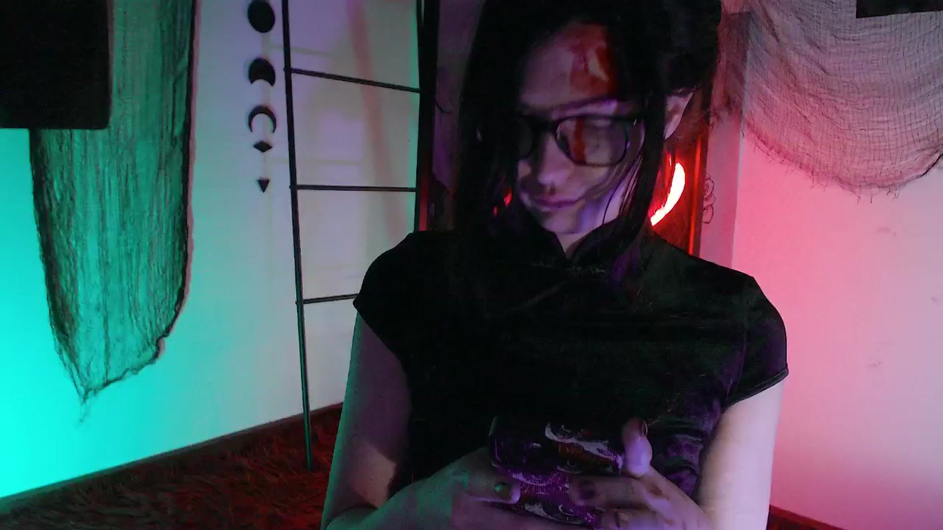 Gallery image thumbnail from RoomToAvoid's myfreecams stream on, 10/21/2024, 04:35 image 9 of 20