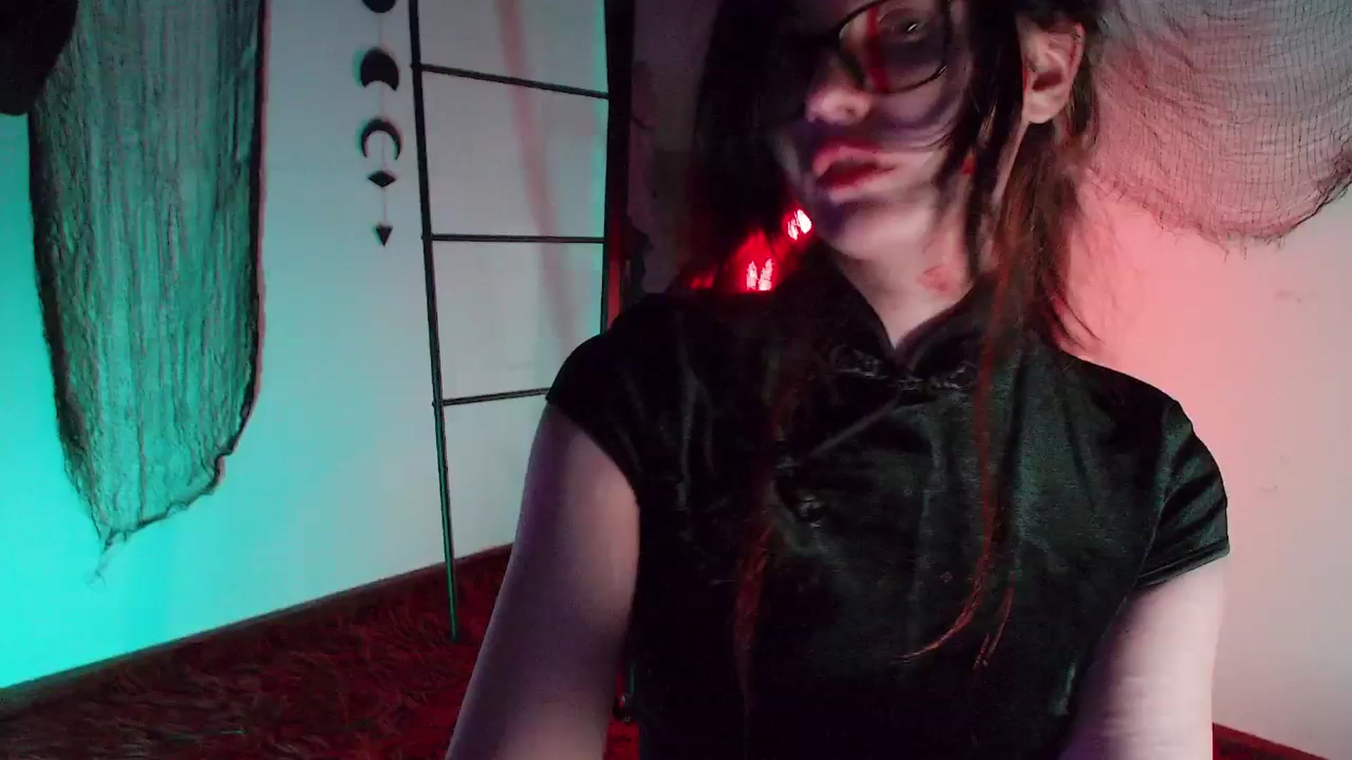Gallery image thumbnail from RoomToAvoid's myfreecams stream on, 10/21/2024, 04:35 image 12 of 20