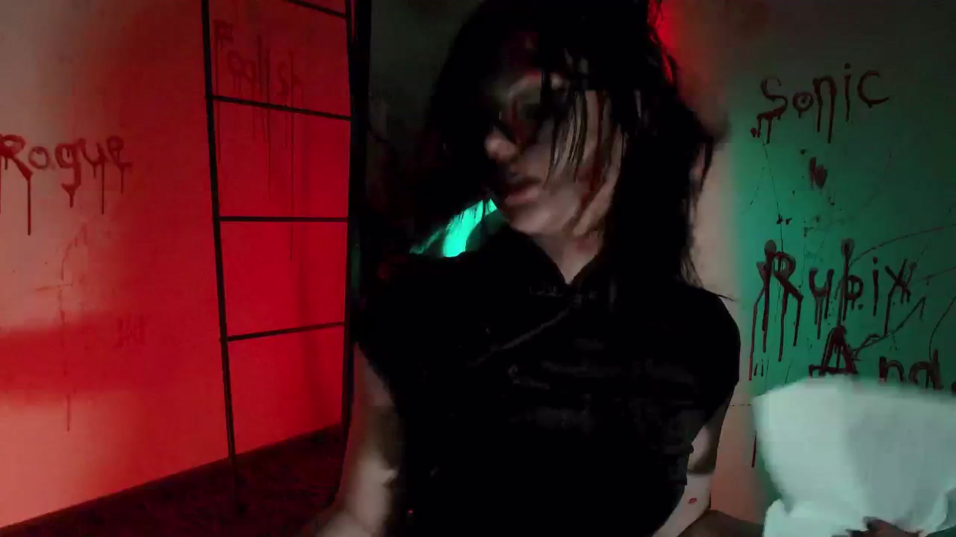 Gallery image thumbnail from RoomToAvoid's myfreecams stream on, 10/21/2024, 04:35 image 19 of 20