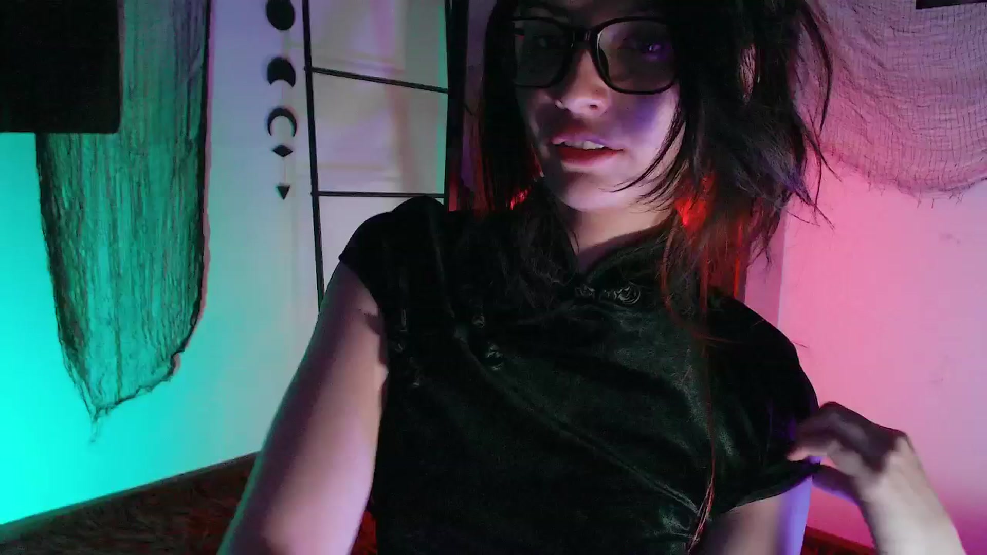 Gallery image thumbnail from RoomToAvoid's myfreecams stream on, 10/21/2024, 04:35 image 7 of 20