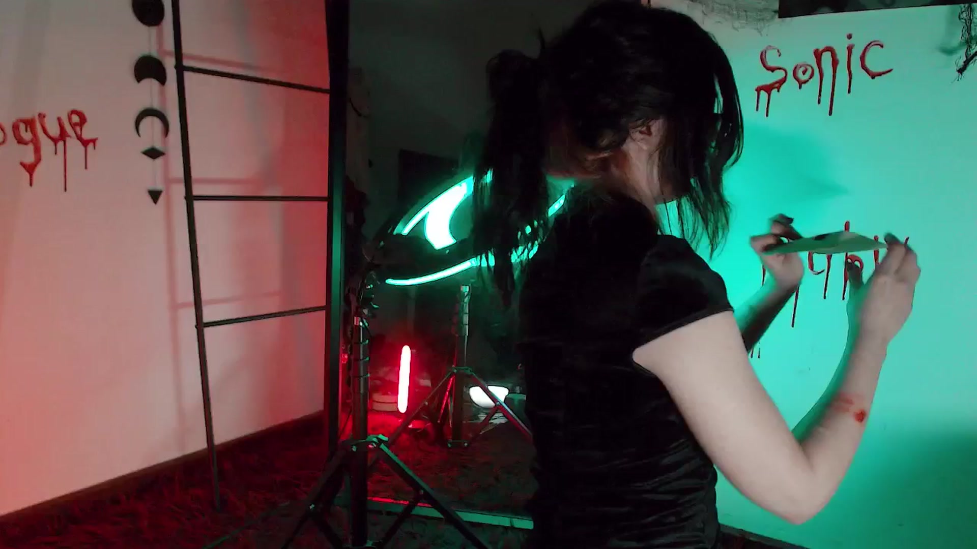 Gallery image thumbnail from RoomToAvoid's myfreecams stream on, 10/21/2024, 04:35 image 15 of 20