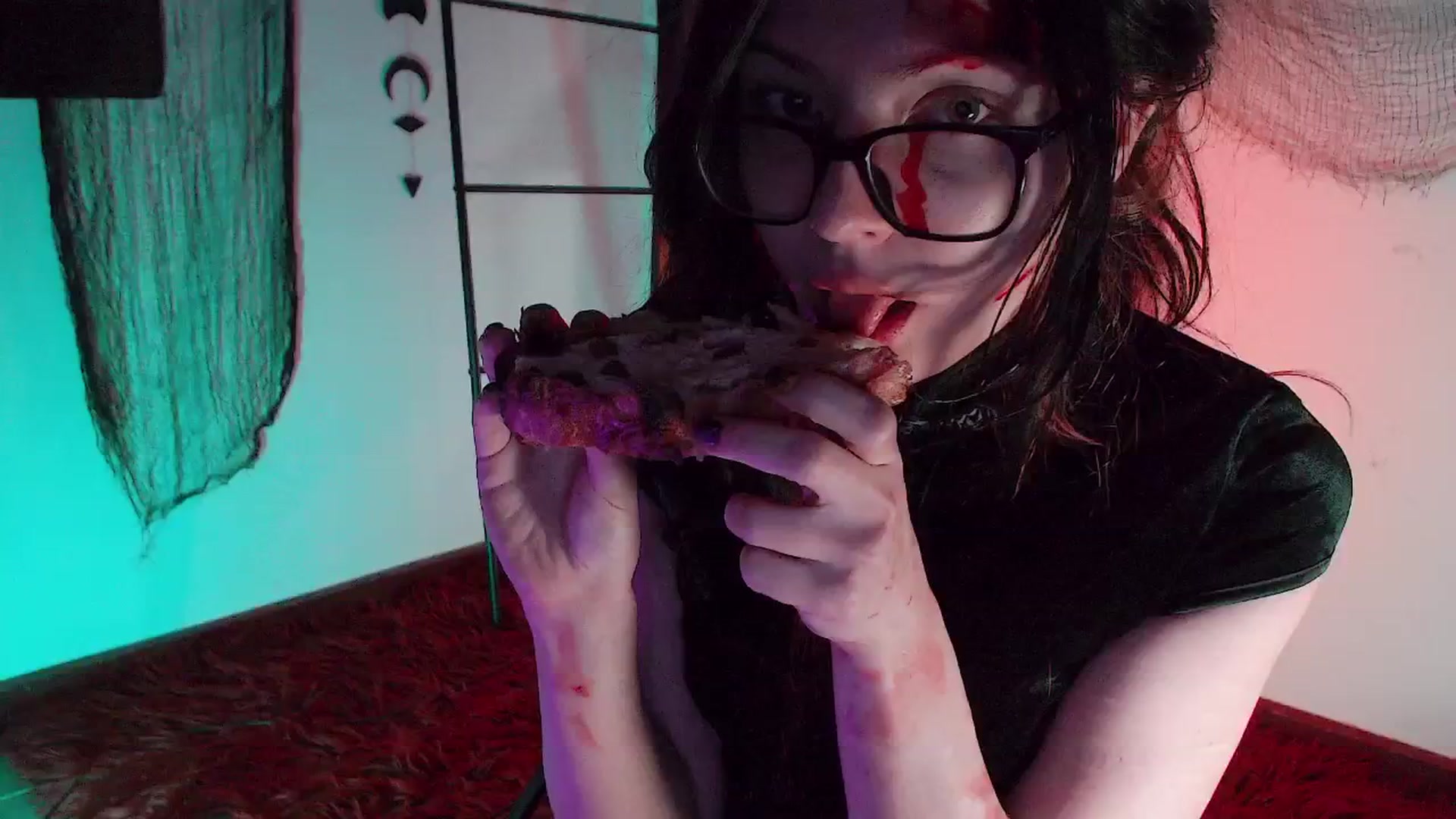 Gallery image thumbnail from RoomToAvoid's myfreecams stream on, 10/21/2024, 04:35 image 10 of 20