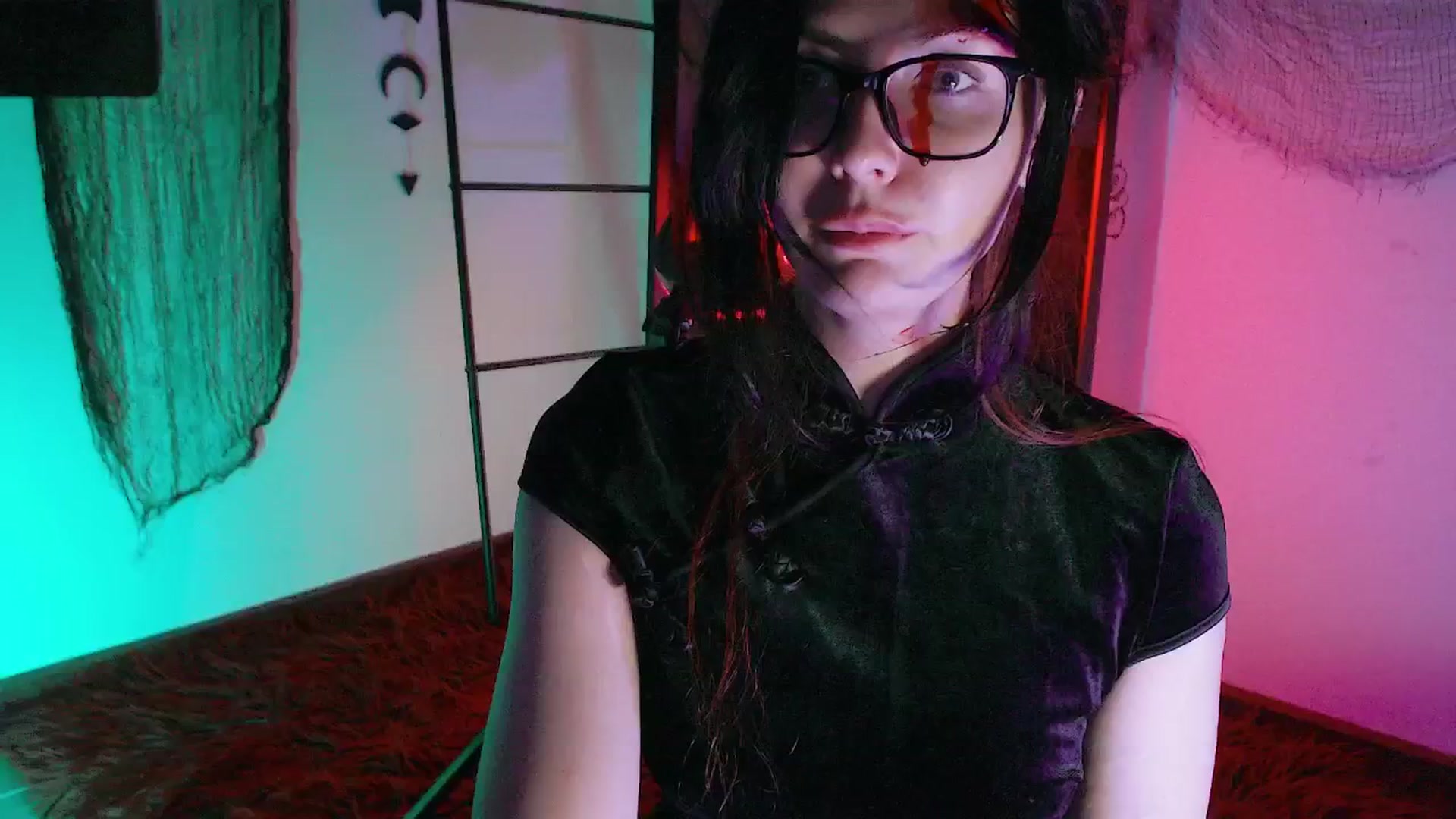 Gallery image thumbnail from RoomToAvoid's myfreecams stream on, 10/21/2024, 05:16 image 10 of 20