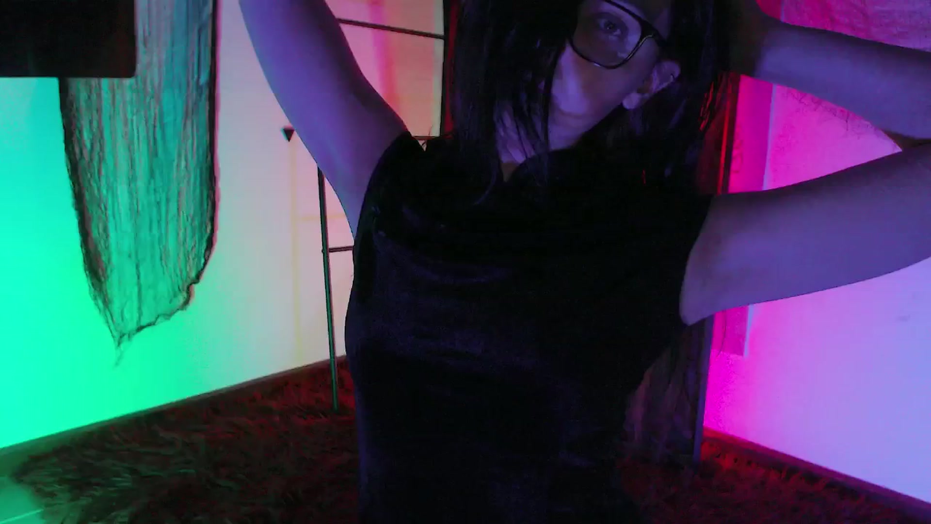 Gallery image thumbnail from RoomToAvoid's myfreecams stream on, 10/21/2024, 05:16 image 8 of 20