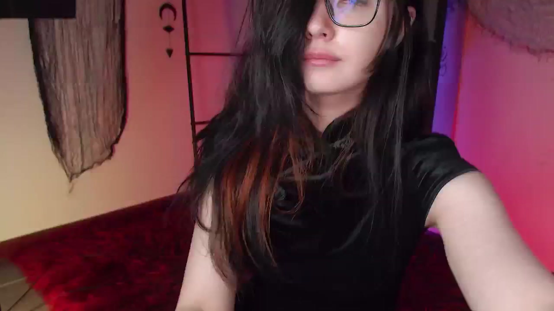 Gallery image thumbnail from RoomToAvoid's myfreecams stream on, 10/21/2024, 05:16 image 4 of 20