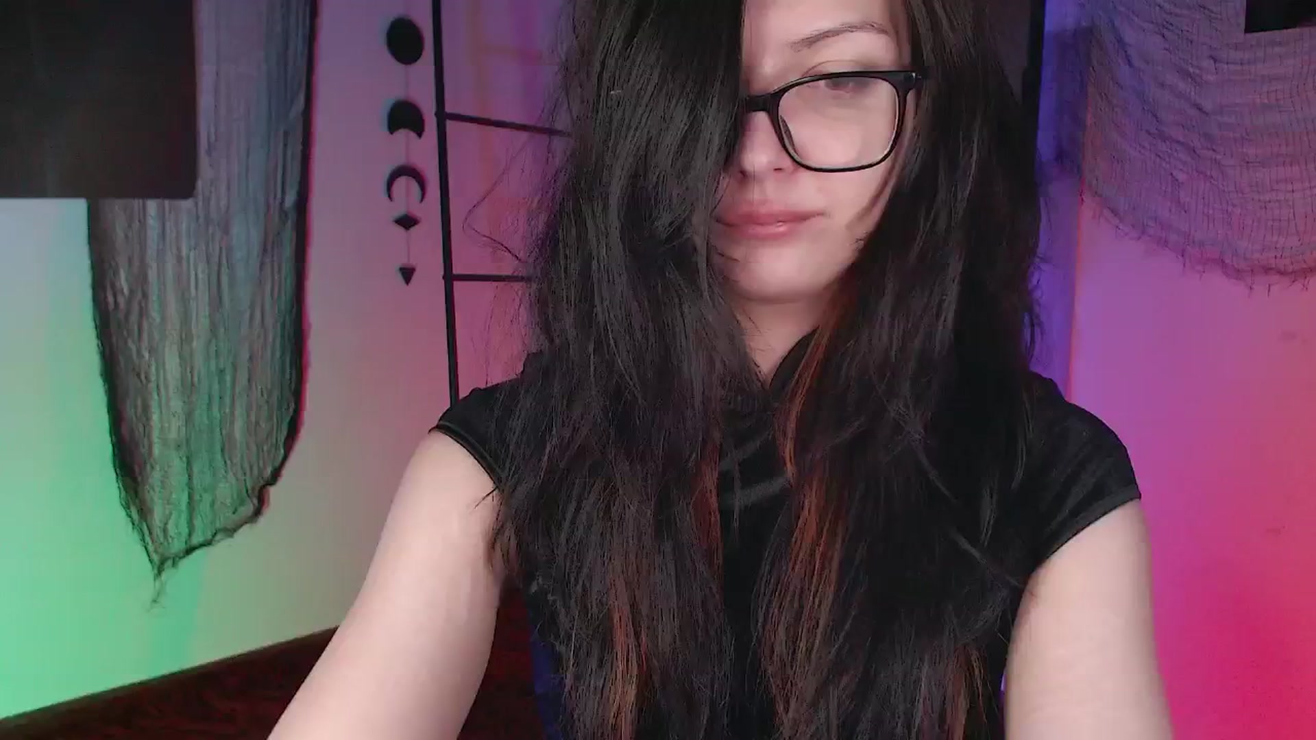 Gallery image thumbnail from RoomToAvoid's myfreecams stream on, 10/21/2024, 05:16 image 7 of 20