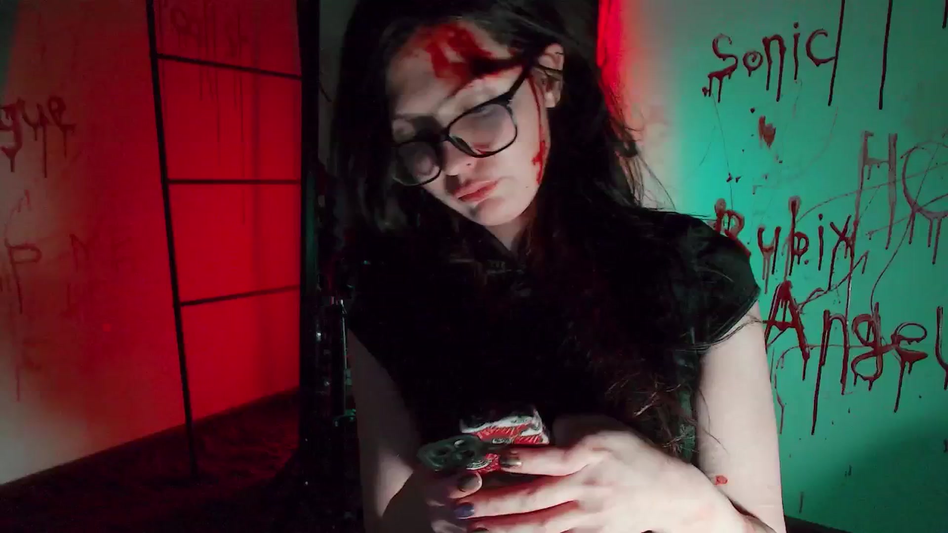 Gallery image thumbnail from RoomToAvoid's myfreecams stream on, 10/21/2024, 05:47 image 2 of 20