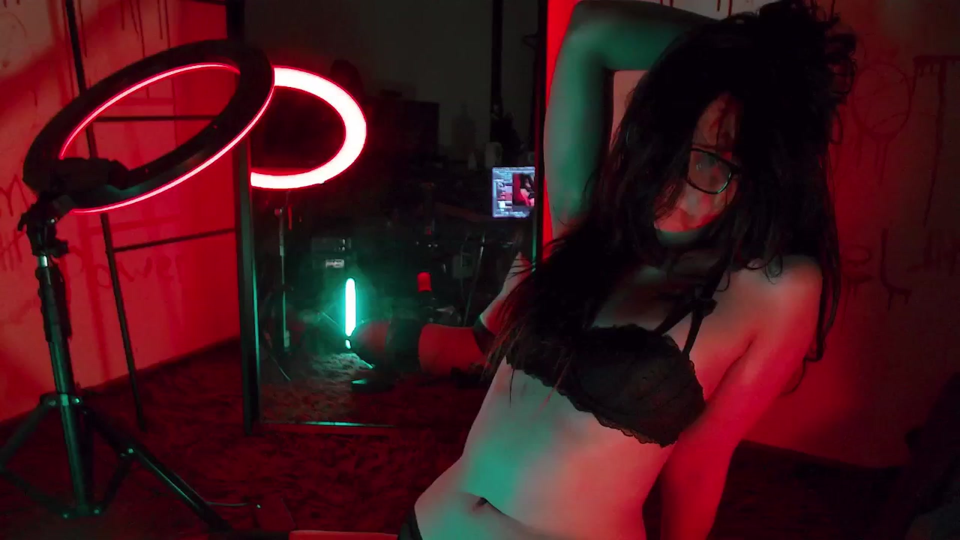 Gallery image thumbnail from RoomToAvoid's myfreecams stream on, 10/21/2024, 06:36 image 20 of 20