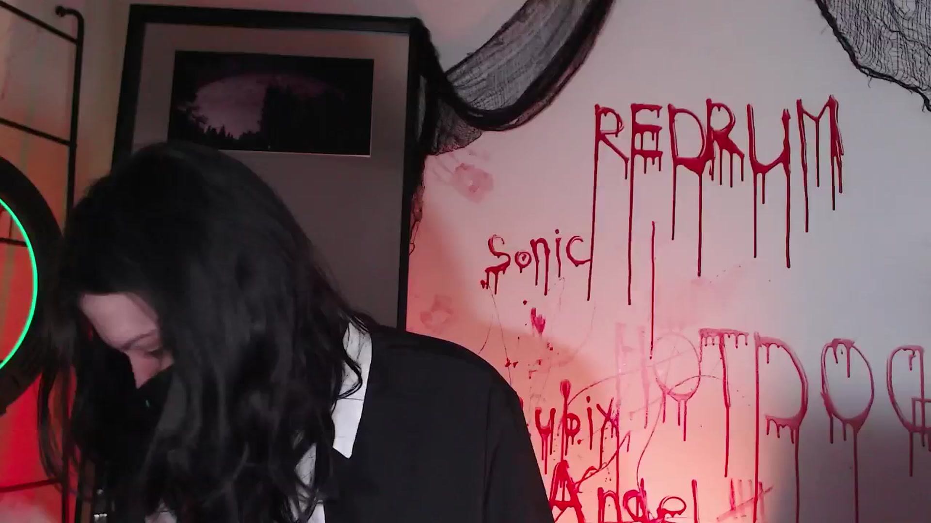 Gallery image thumbnail from RoomToAvoid's myfreecams stream on, 10/22/2024, 02:21 image 2 of 20