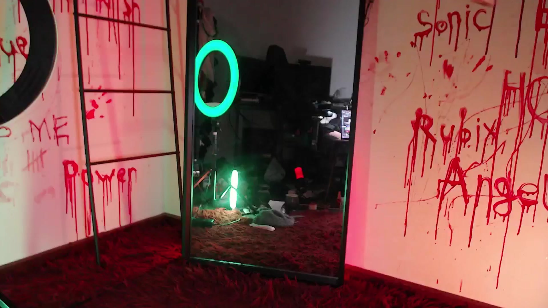 Gallery image thumbnail from RoomToAvoid's myfreecams stream on, 10/22/2024, 02:21 image 6 of 20