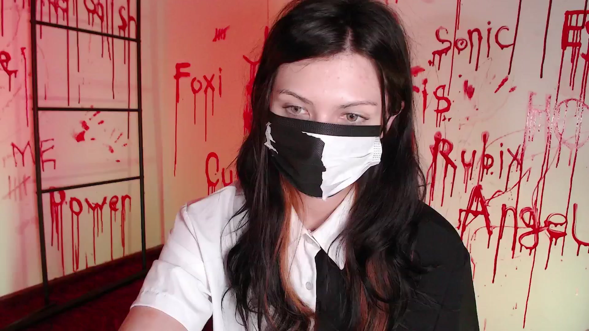 Gallery image thumbnail from RoomToAvoid's myfreecams stream on, 10/22/2024, 06:23 image 2 of 20