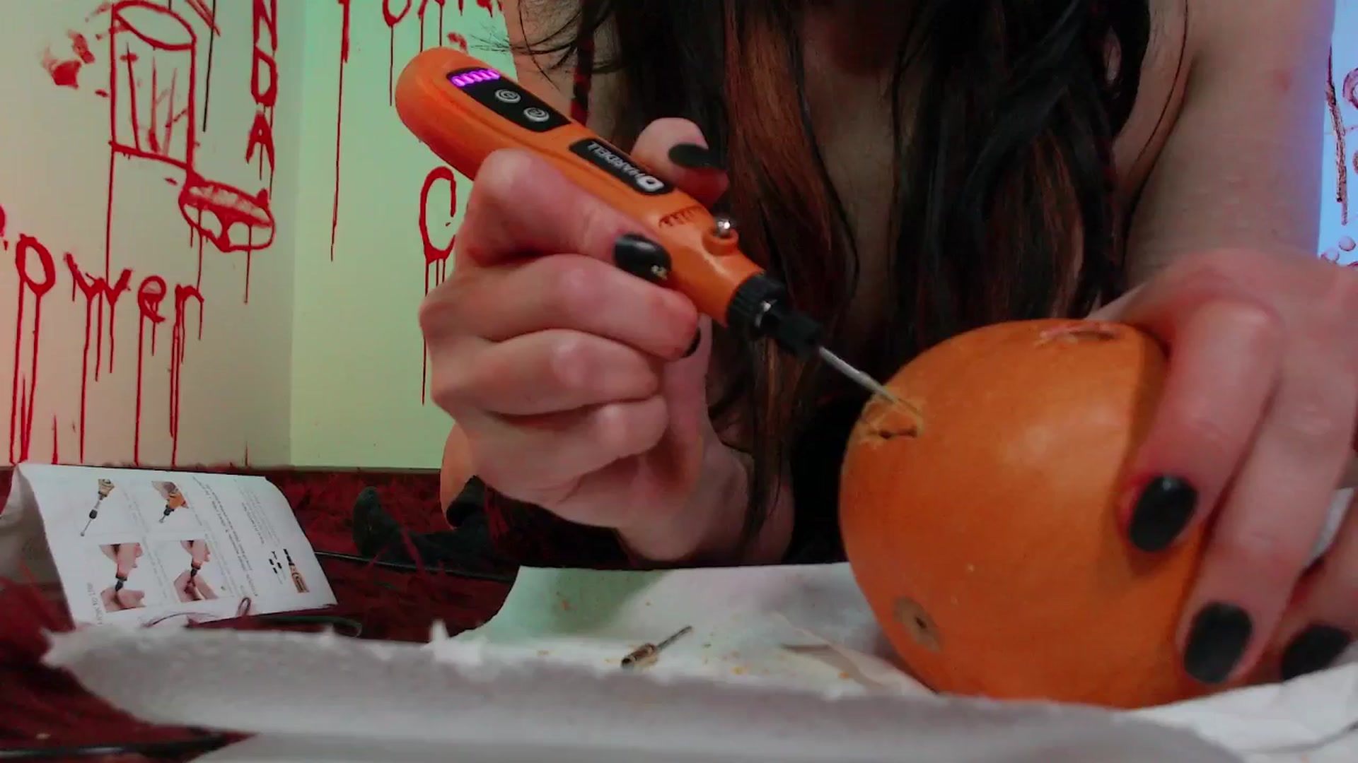 Gallery image thumbnail from RoomToAvoid's myfreecams stream on, 10/25/2024, 06:21 image 15 of 20