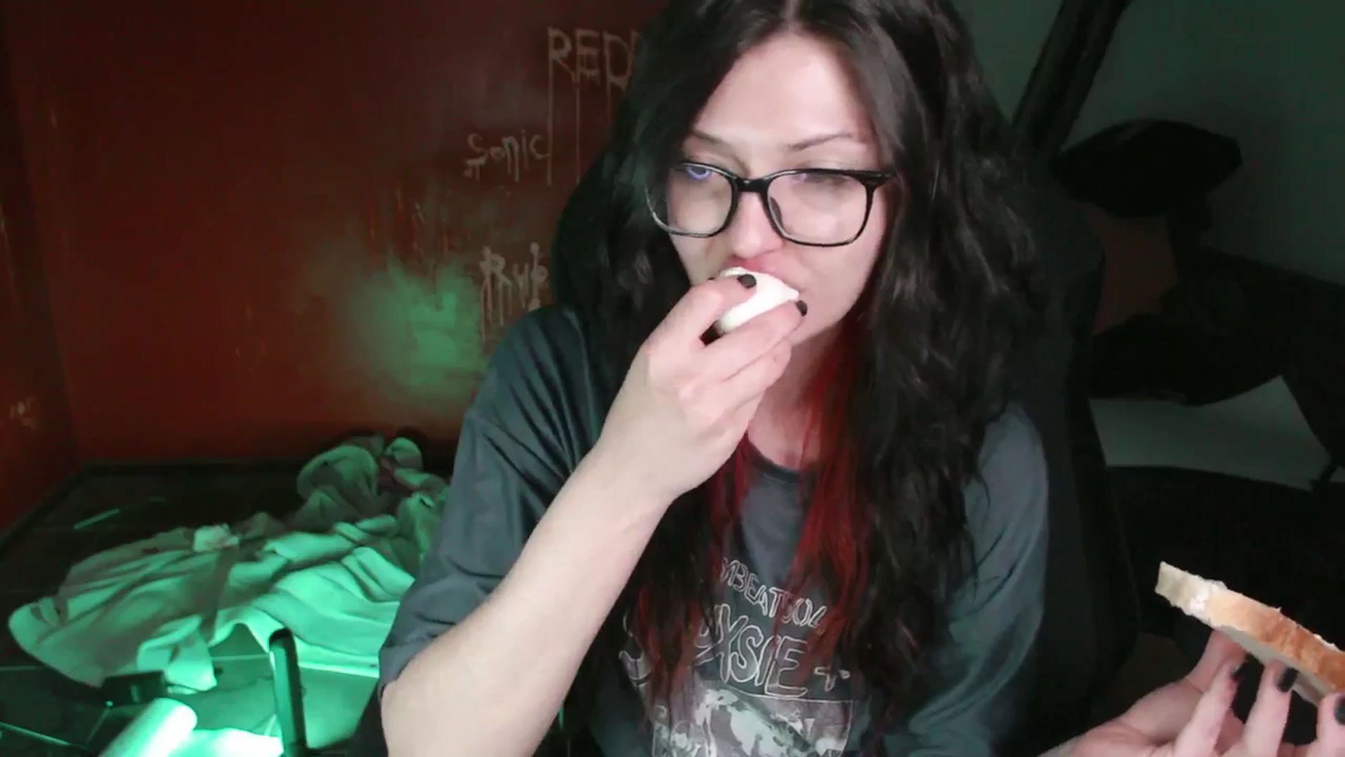 Gallery image thumbnail from RoomToAvoid's myfreecams stream on, 11/03/2024, 06:47 image 10 of 20