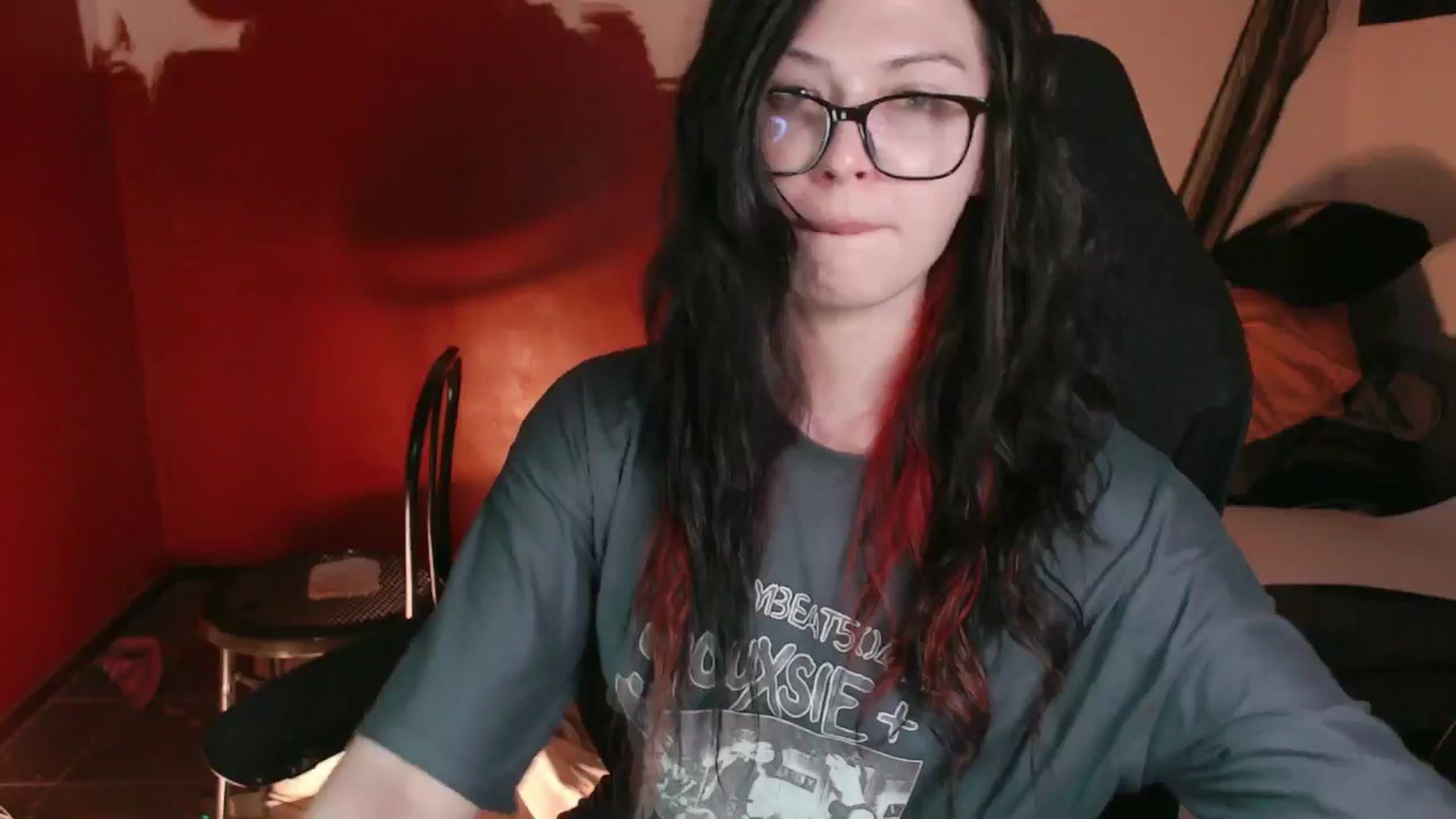 Gallery image thumbnail from RoomToAvoid's myfreecams stream on, 11/03/2024, 06:47 image 1 of 20