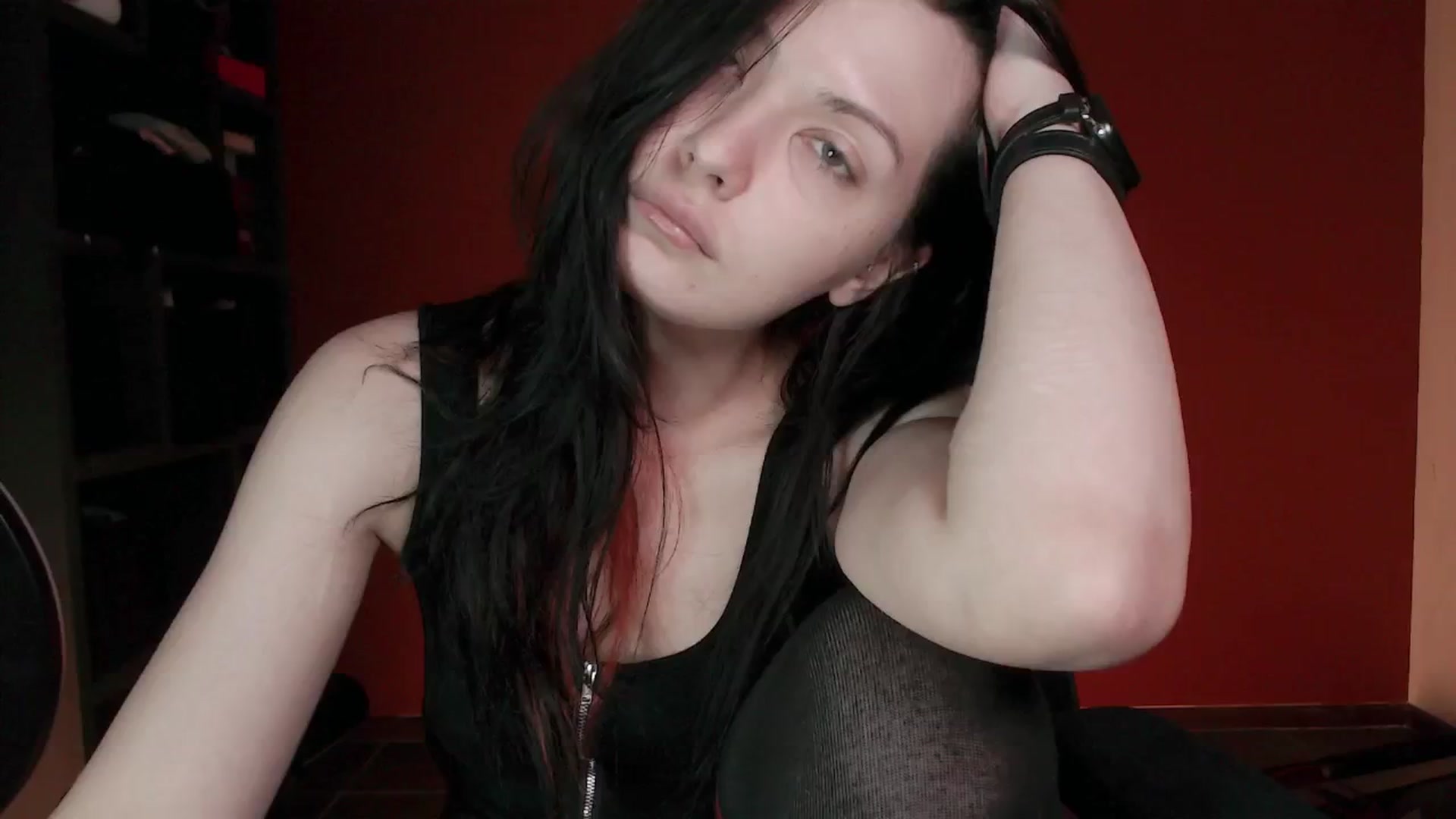 Gallery image thumbnail from RoomToAvoid's myfreecams stream on, 11/05/2024, 01:20 image 18 of 20
